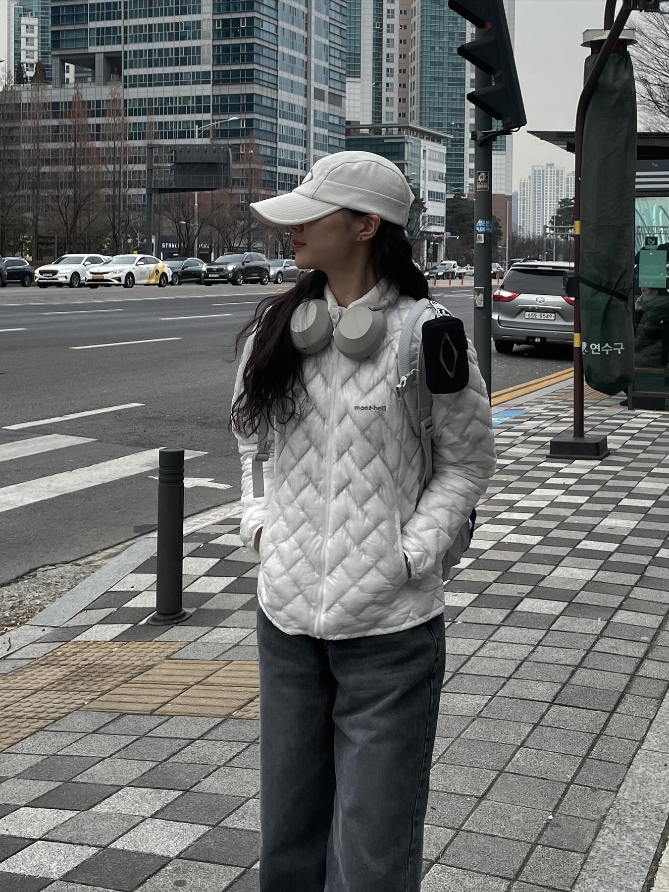 미스치프 롬버스 카라비너 미니 파우치 차콜, 슈프림 백팩 실버 - 22SS 착용 스타일 - 3