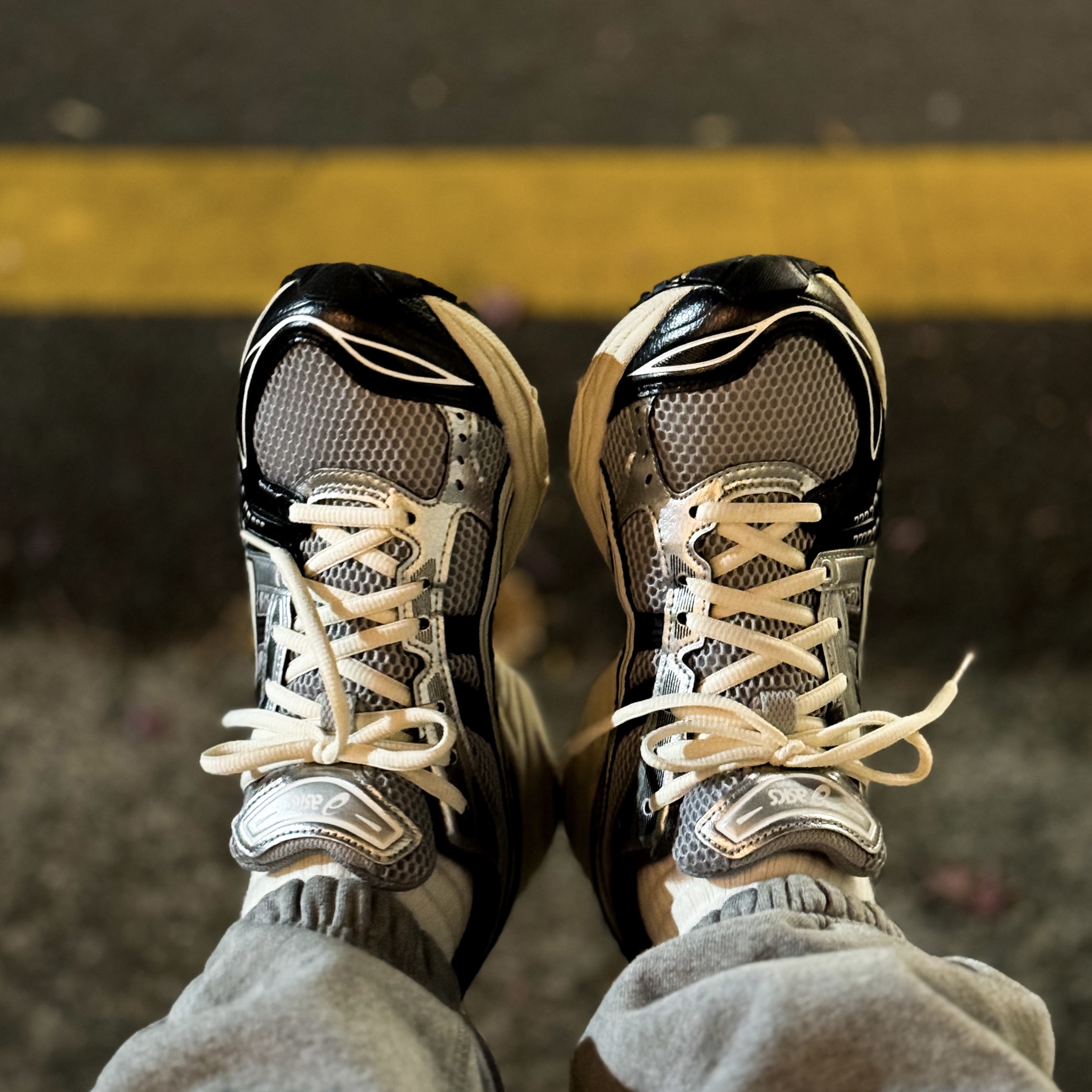 Asics Gel-Kayano 14 Black Glacier Grey 착용 스타일