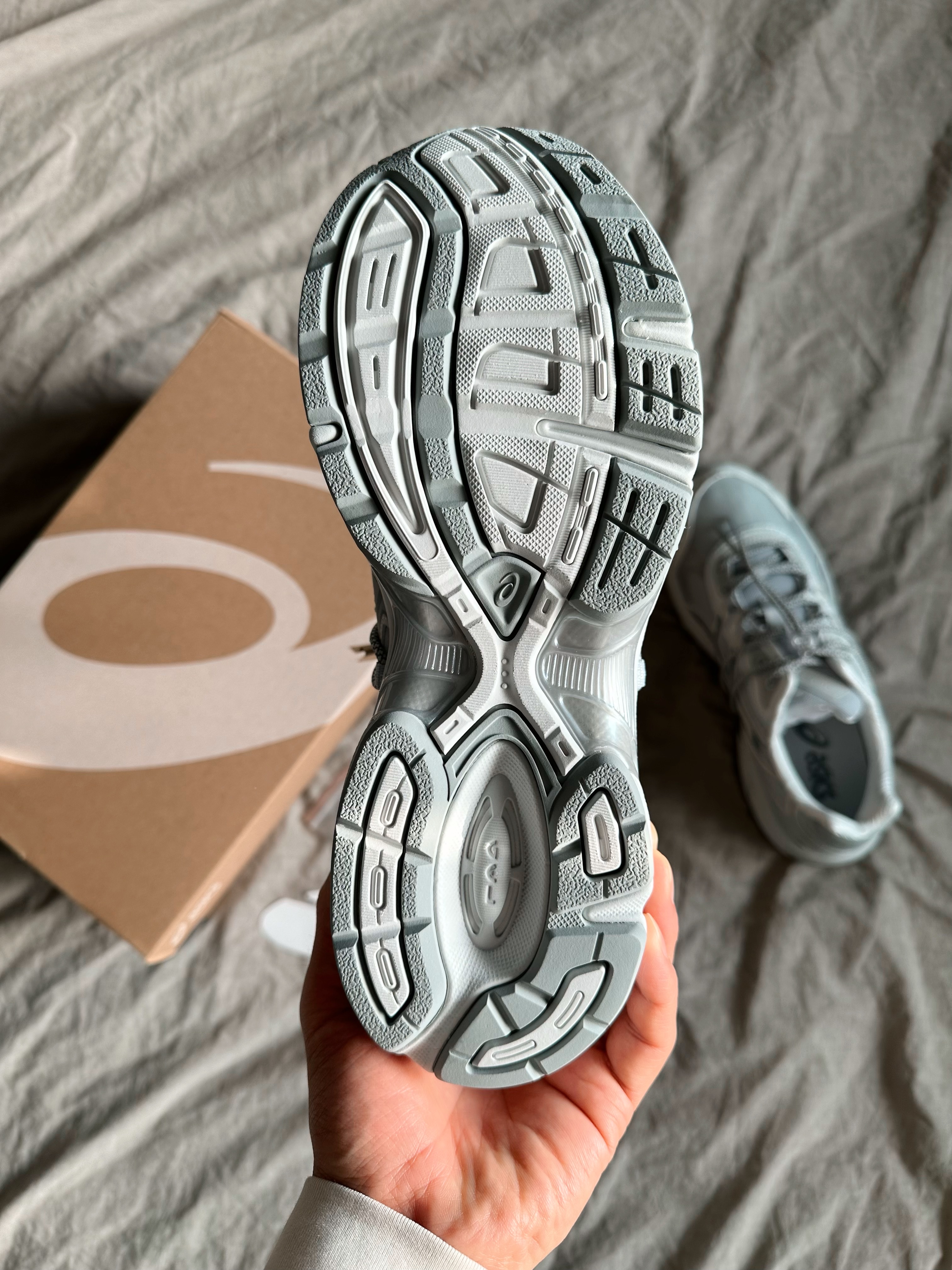 Asics x Atmos x Ojos Gel-1130 RE Glacier Grey Pure Silver 착용 스타일 - 5