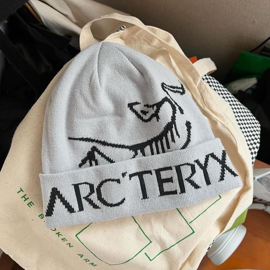 Arc'teryx Bird Word Toque Orca 착용 스타일