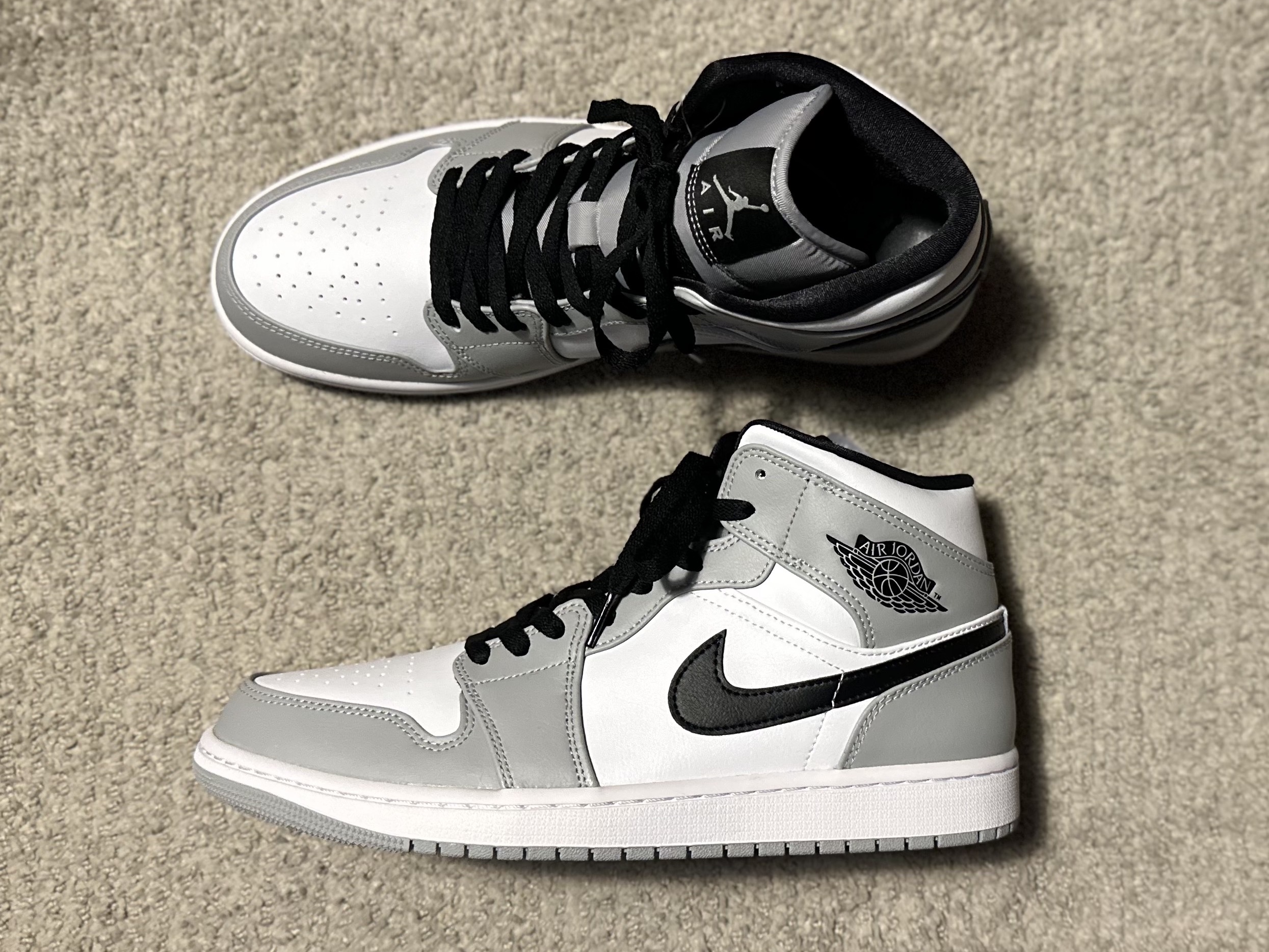 Jordan 1 Mid Light Smoke Grey 착용 스타일 - 2
