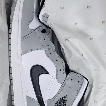 Jordan 1 Mid Light Smoke Grey 착용 스타일