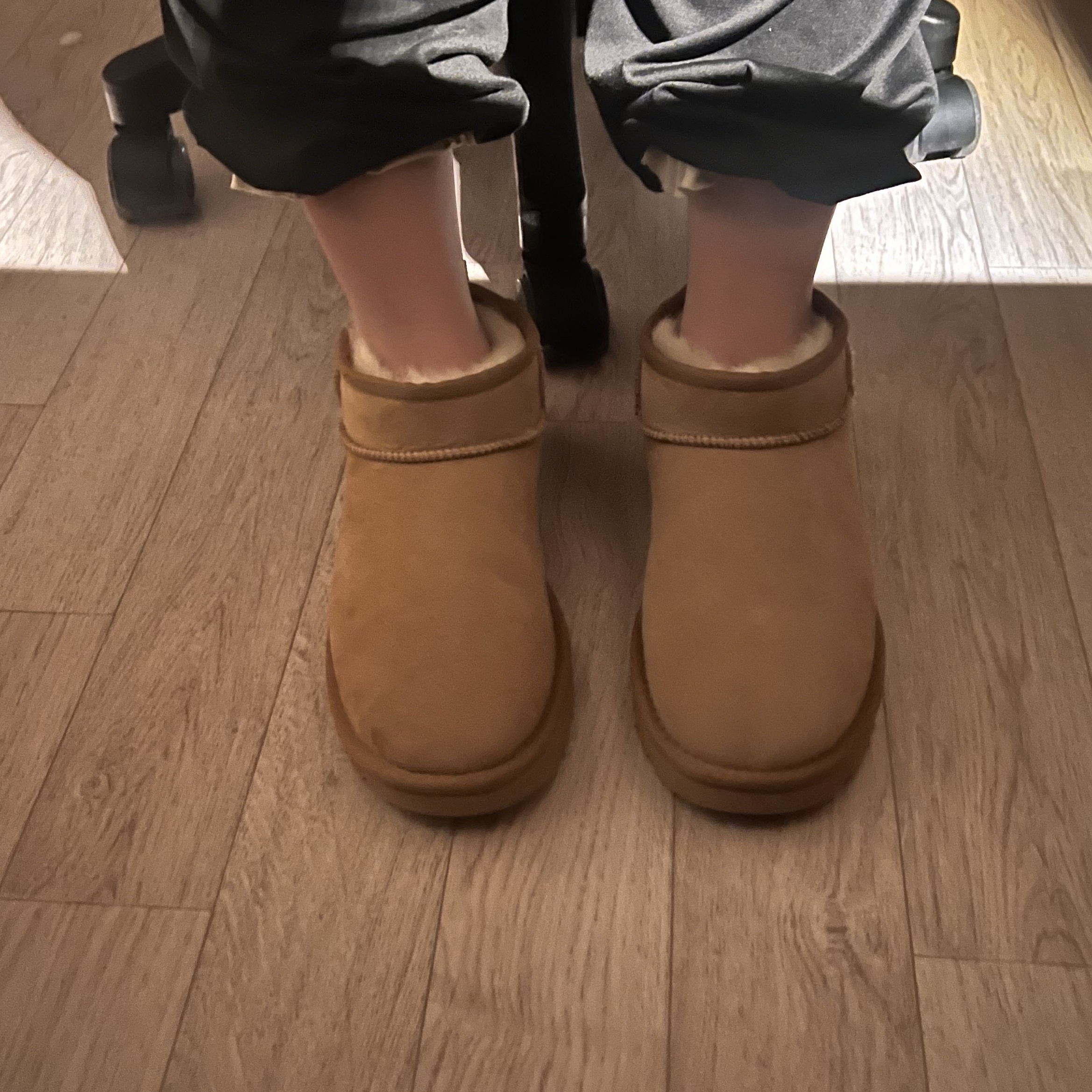 (W) UGG Classic Ultra Mini Boots Chestnut 착용 스타일