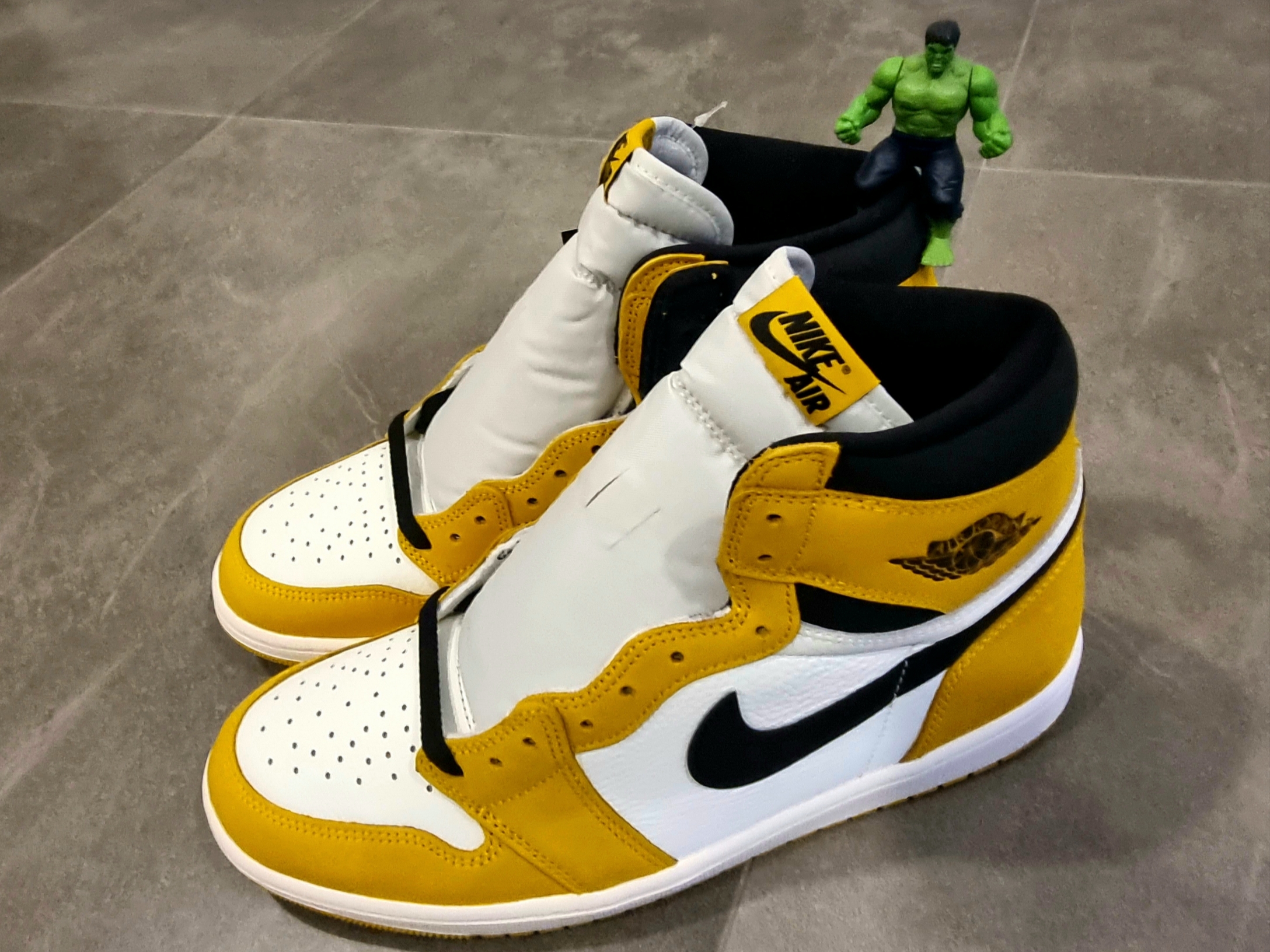Jordan 1 Retro High OG Yellow Ochre 착용 스타일 - 1