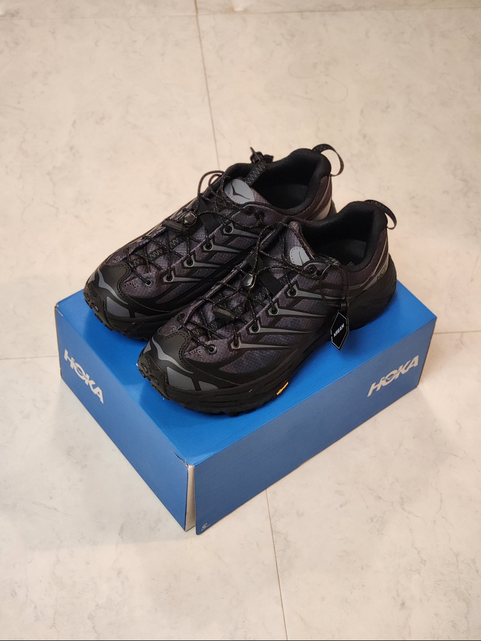 Hoka Mafate Three 2 Black 착용 스타일 - 2