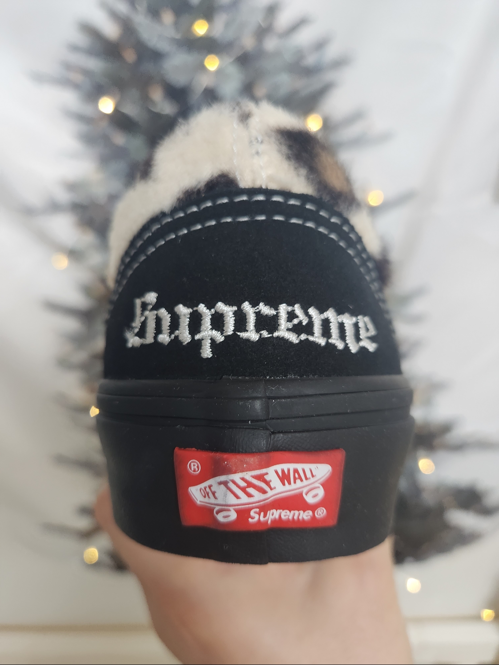 Vans x Supreme Leopard Old Skool Black 착용 스타일 - 2