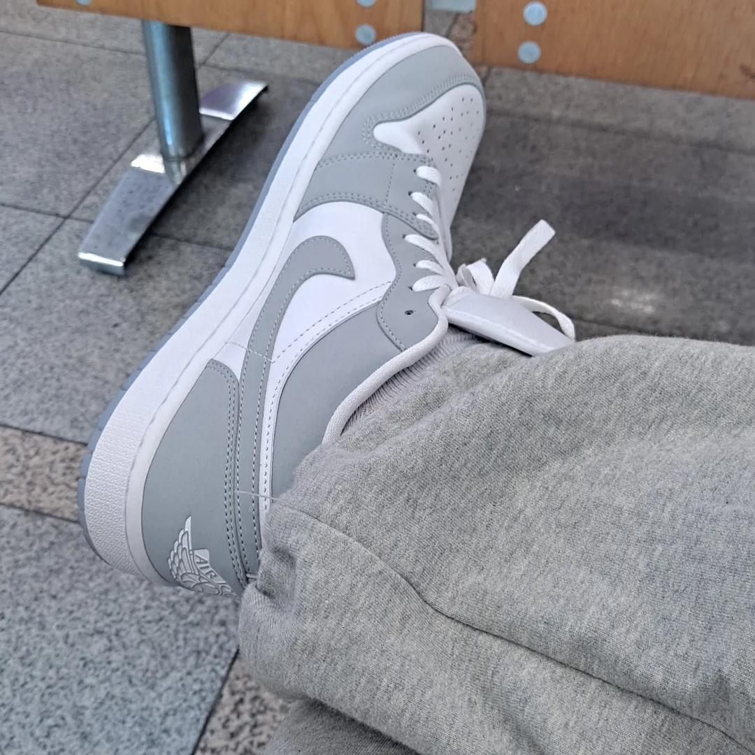 (W) Jordan 1 Low White Wolf Grey 착용 스타일 - 2