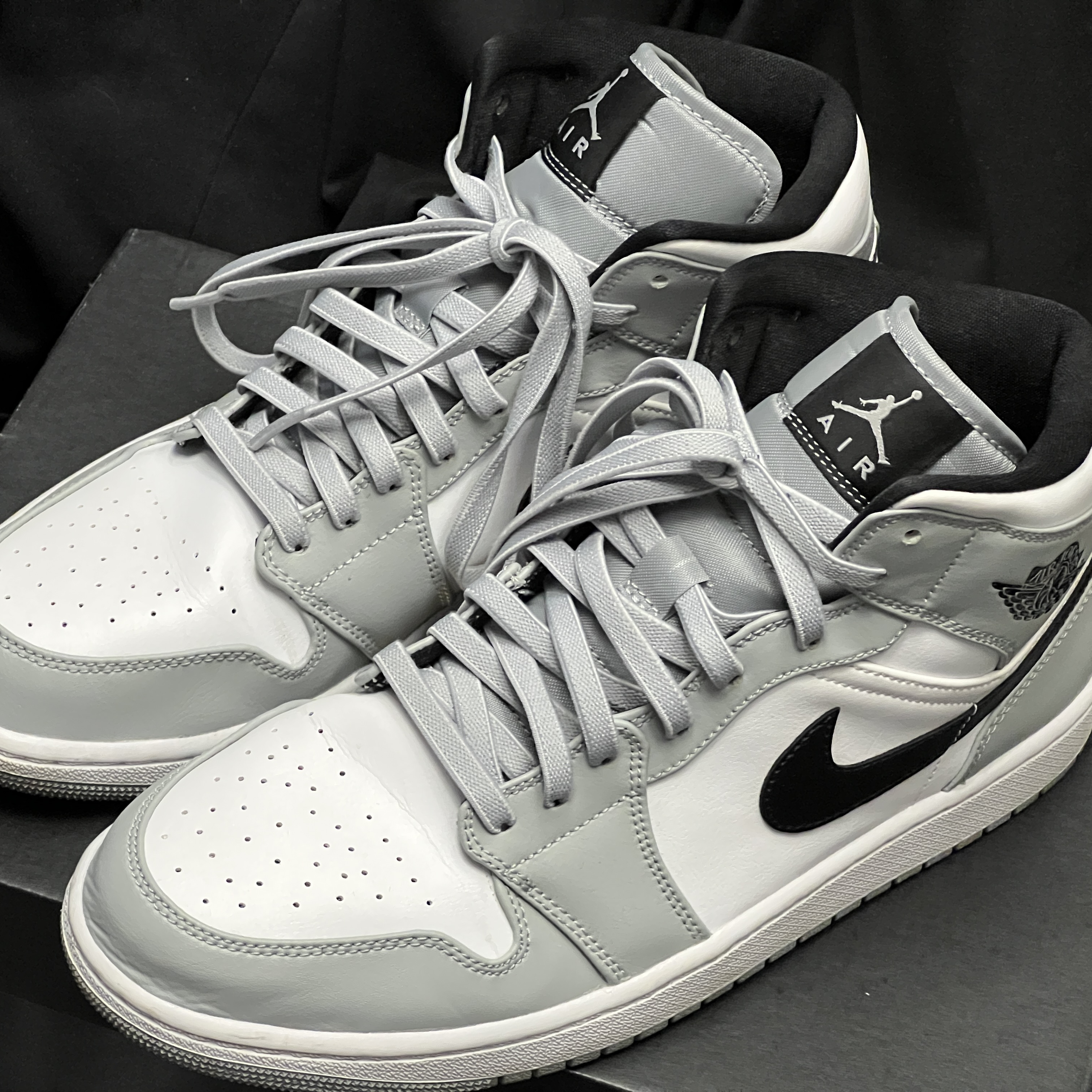 Jordan 1 Mid Light Smoke Grey 착용 스타일