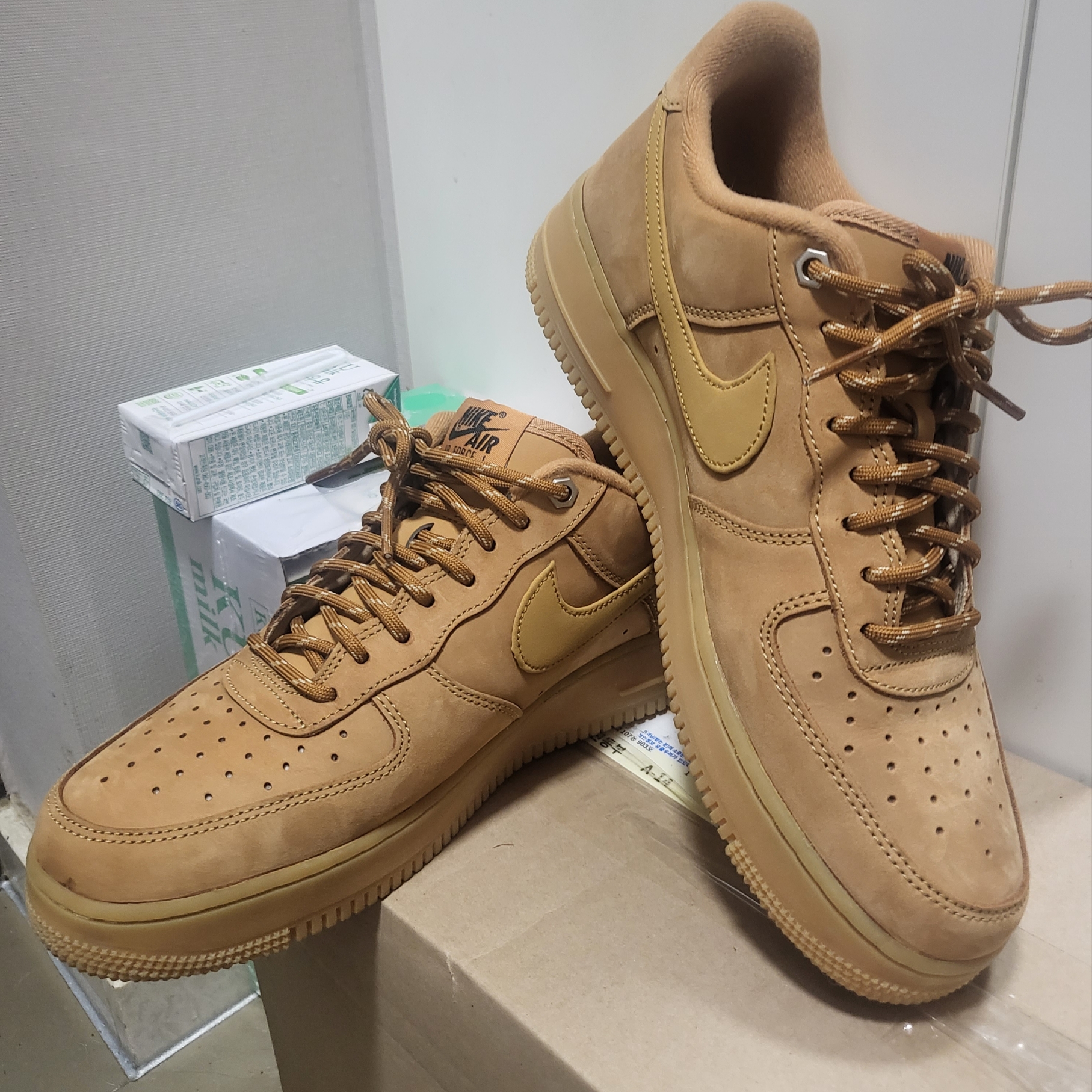 Nike Air Force 1 '07 WB Flax 착용 스타일