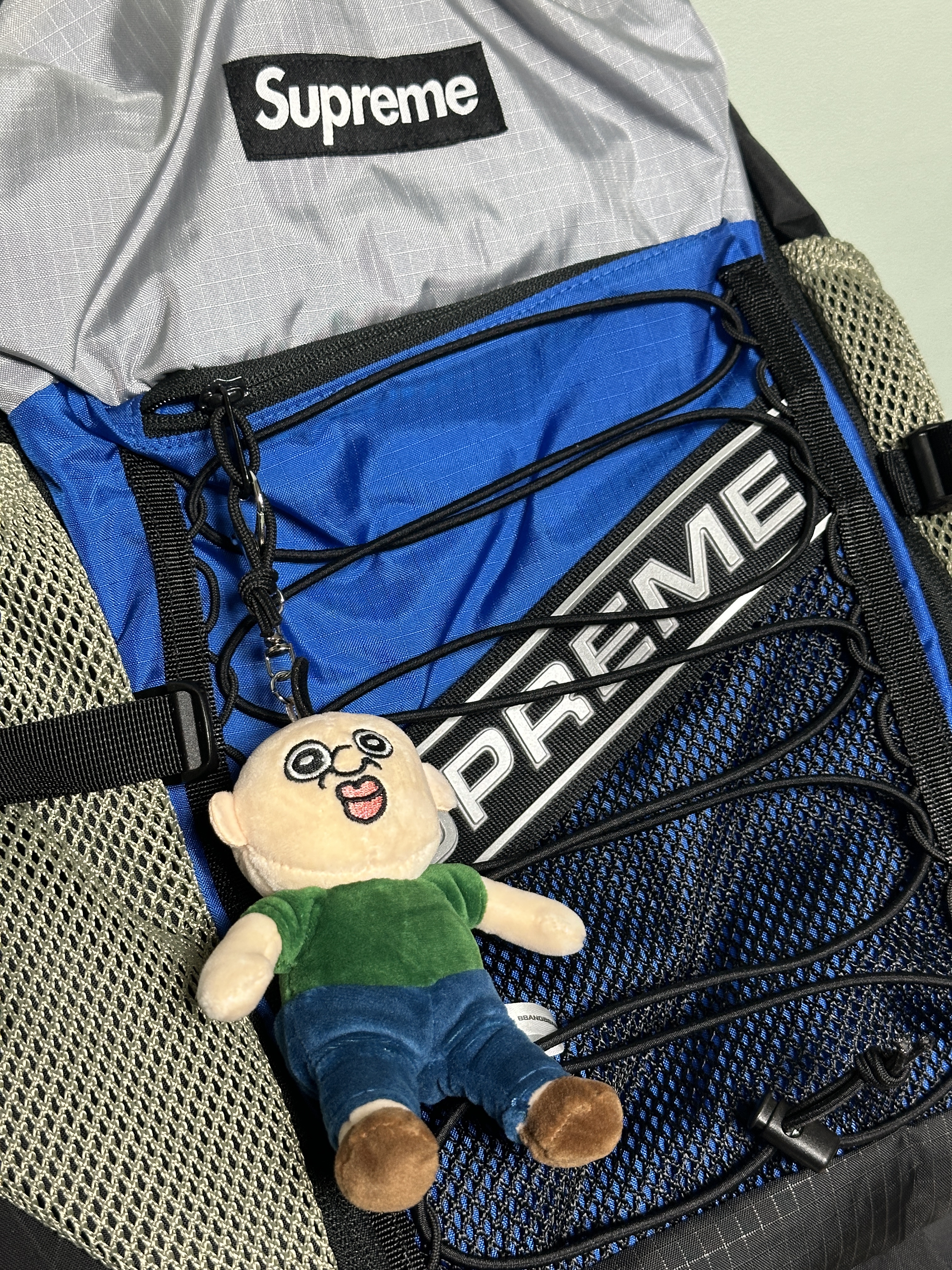 Supreme Backpack Blue - 23FW, Bbangbbang Doll Keyring 착용 스타일