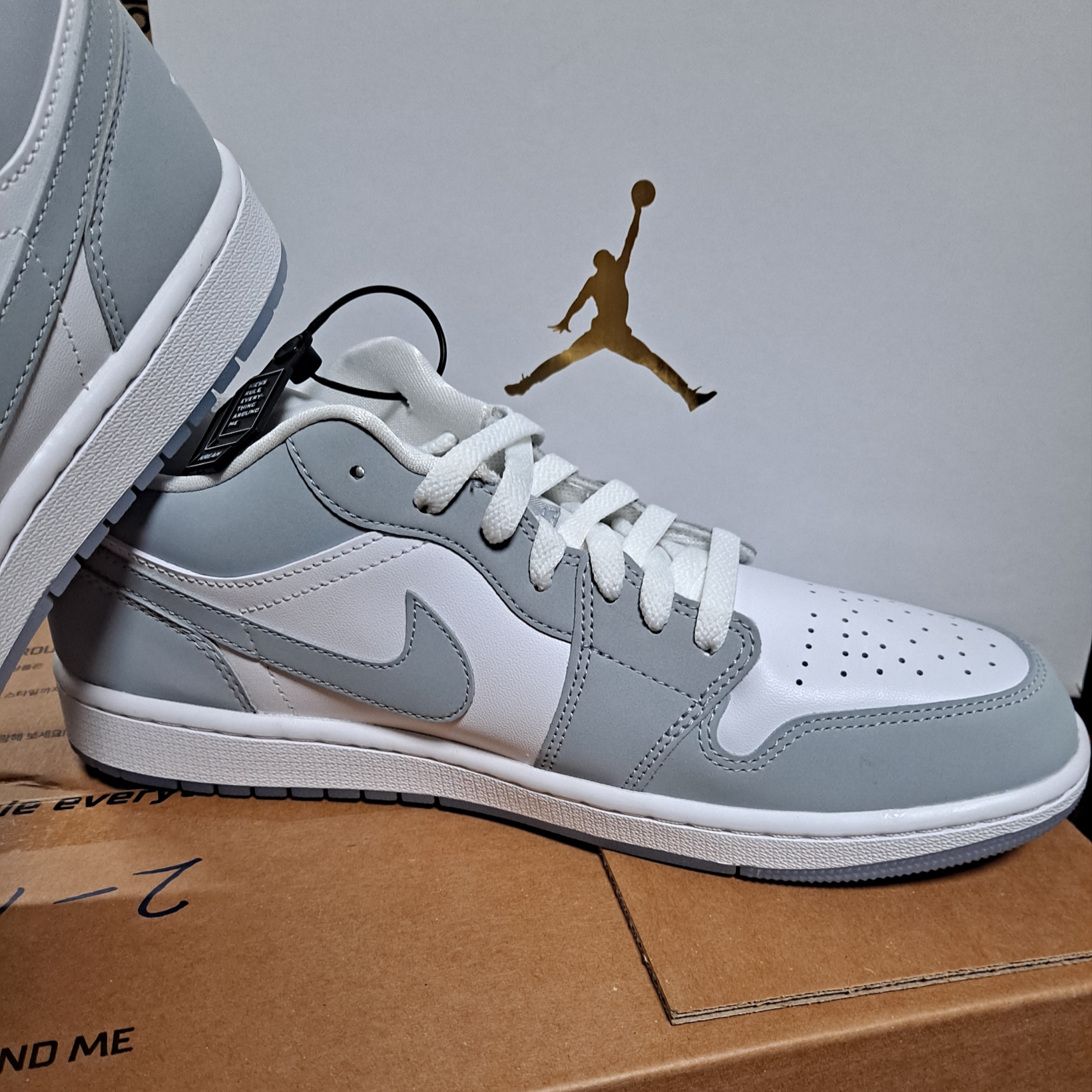 (W) Jordan 1 Low White Wolf Grey 착용 스타일 - 1
