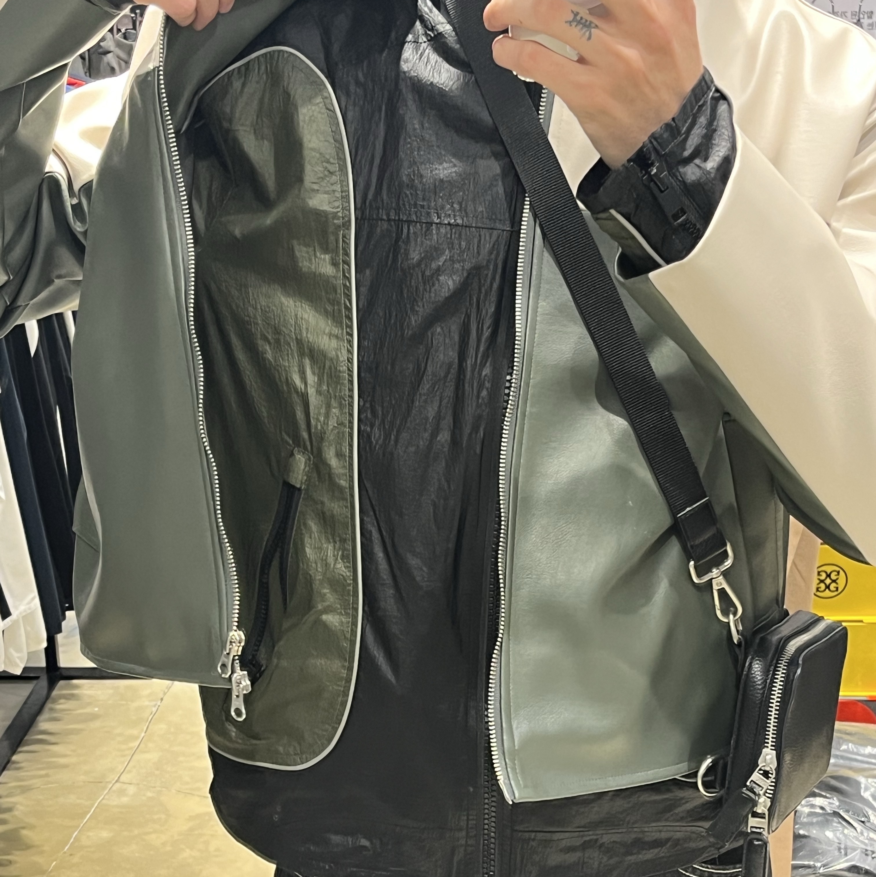 Diesel Nylon Jacket with Contrast Detailing Black Brown 착용 스타일 - 2