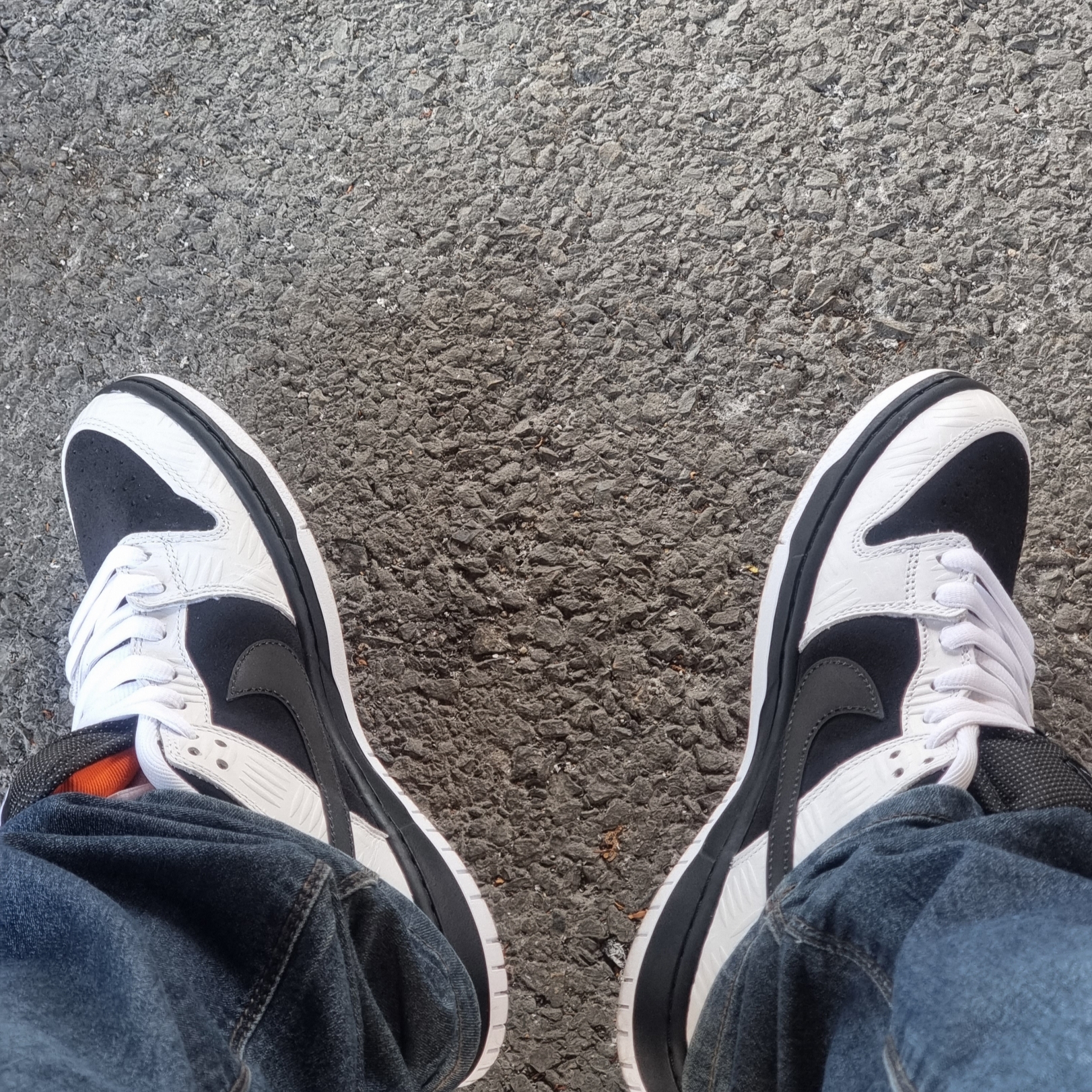 Nike x Tightbooth SB Dunk Low Pro Black and White 착용 스타일