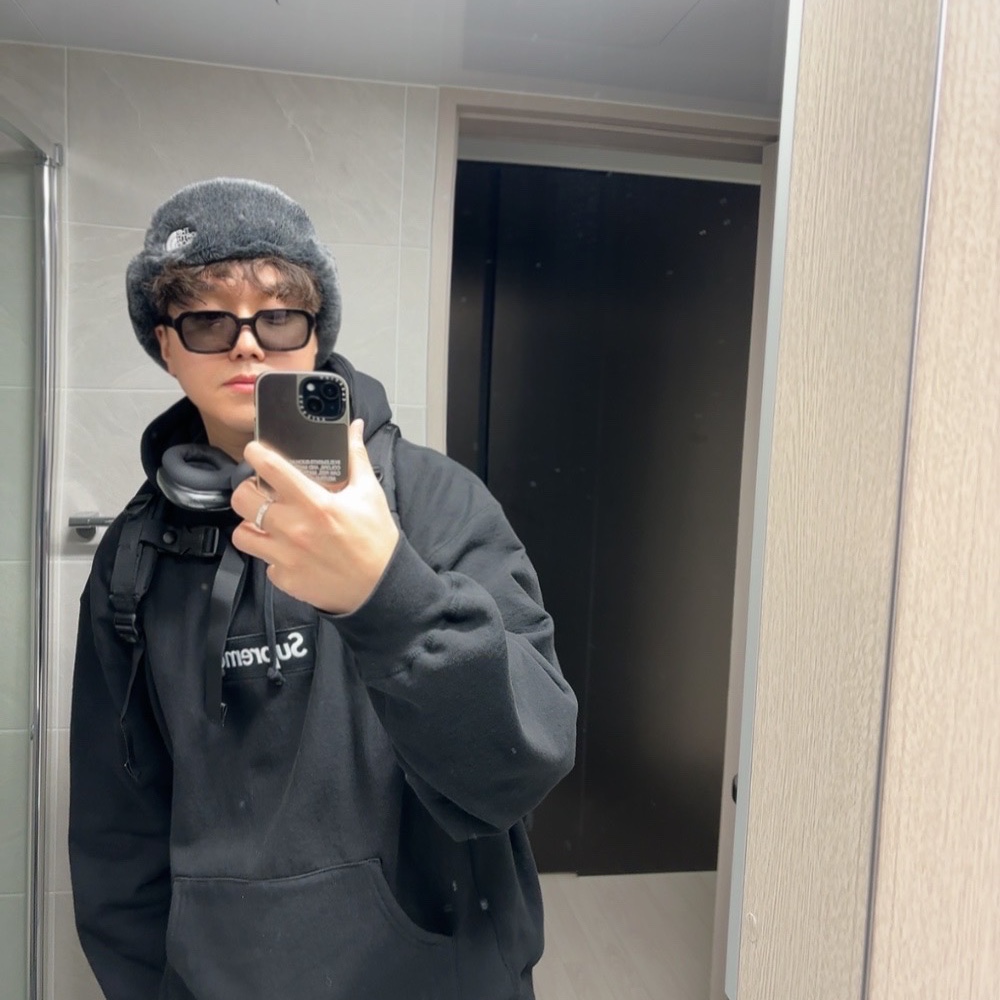 Supreme Box Logo Hooded Sweatshirt Black - 23FW, The North Face Expedition Earmuff Cap Black 착용 스타일