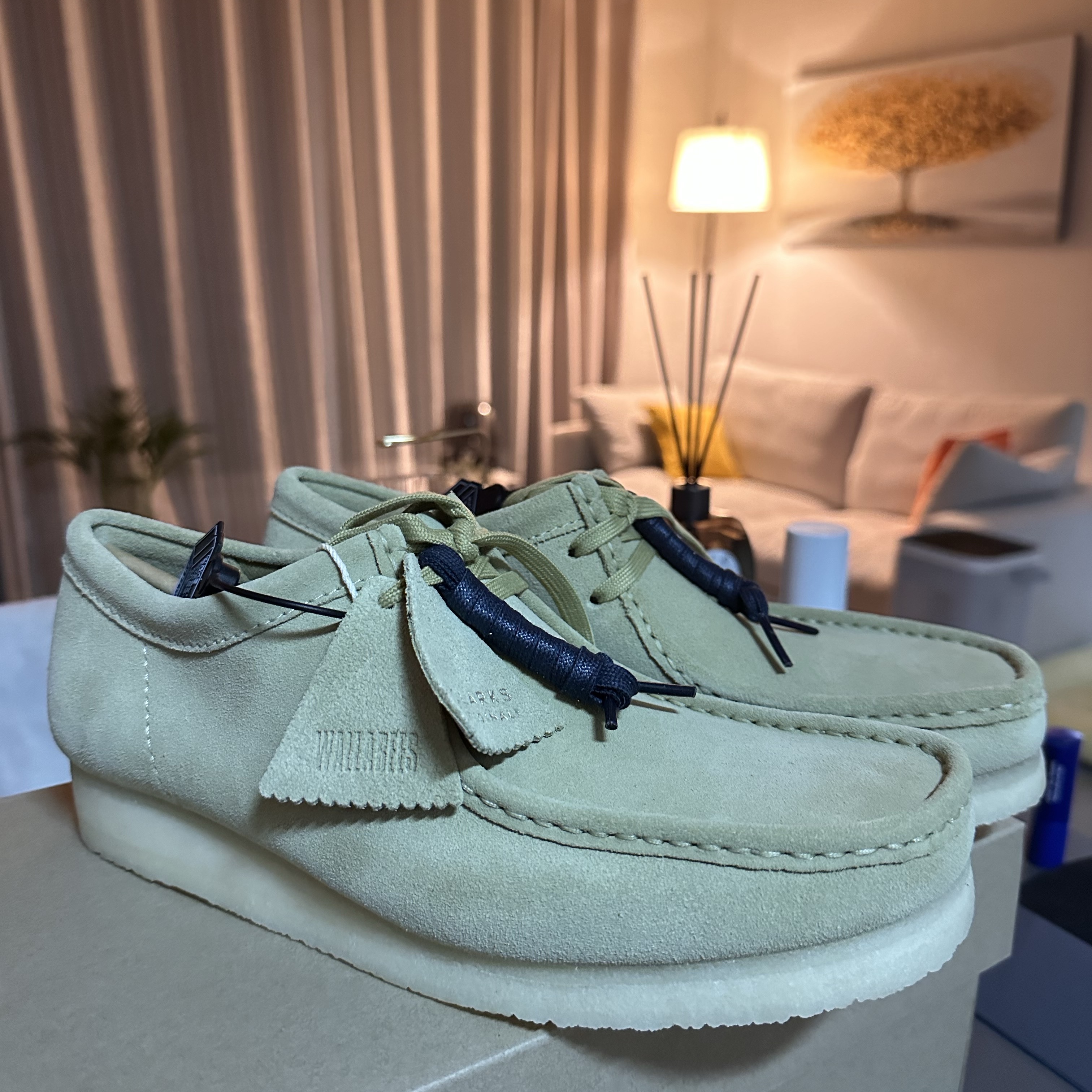 Clarks Wallabee Maple Suede 착용 스타일 - 1