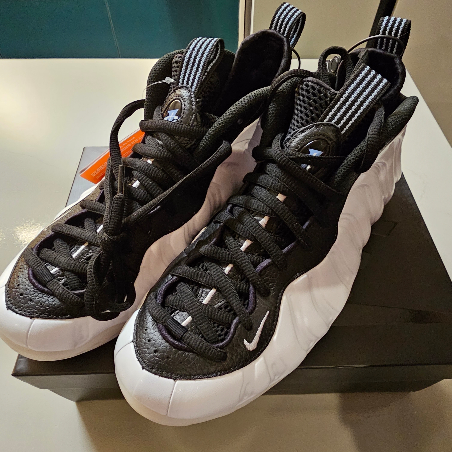 Nike Air Foamposite One White and Black 착용 스타일 - 1