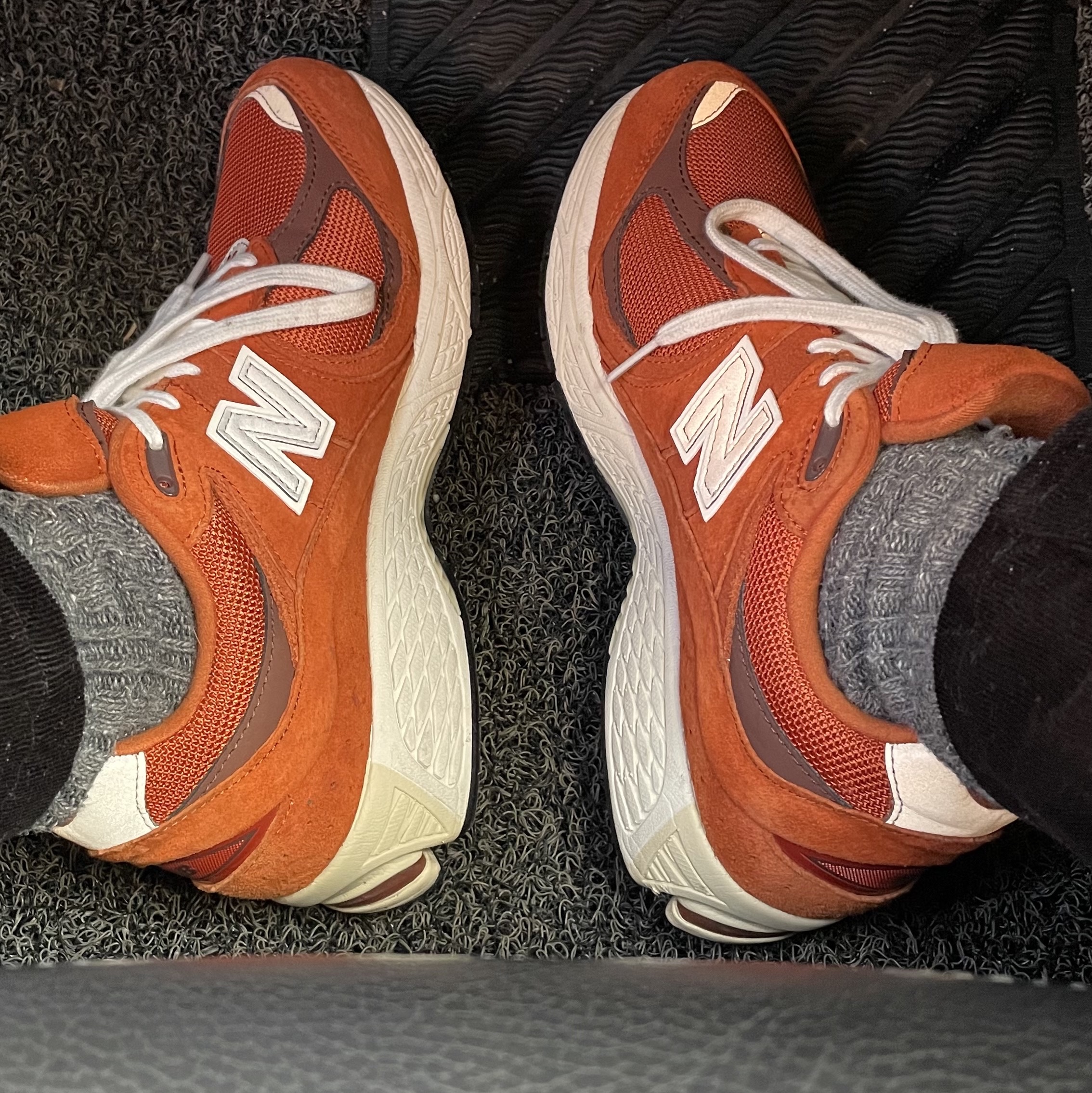 New Balance 2002R Rust Oxide 착용 스타일