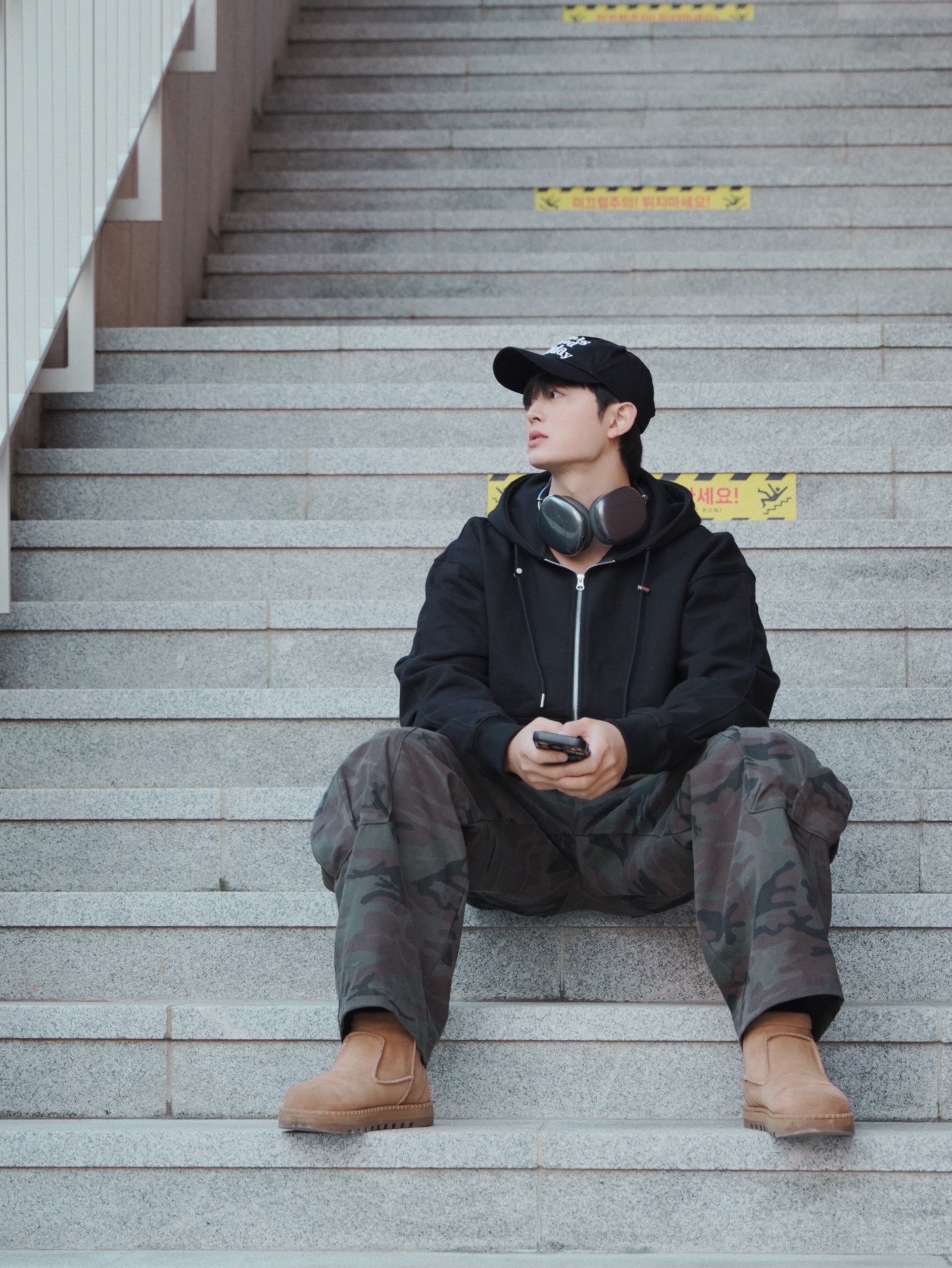 Kinchi Mistake Project Toboo Brown, Apple AirPods Max Lightning Space Gray (Korean Ver.) 착용 스타일 - 3