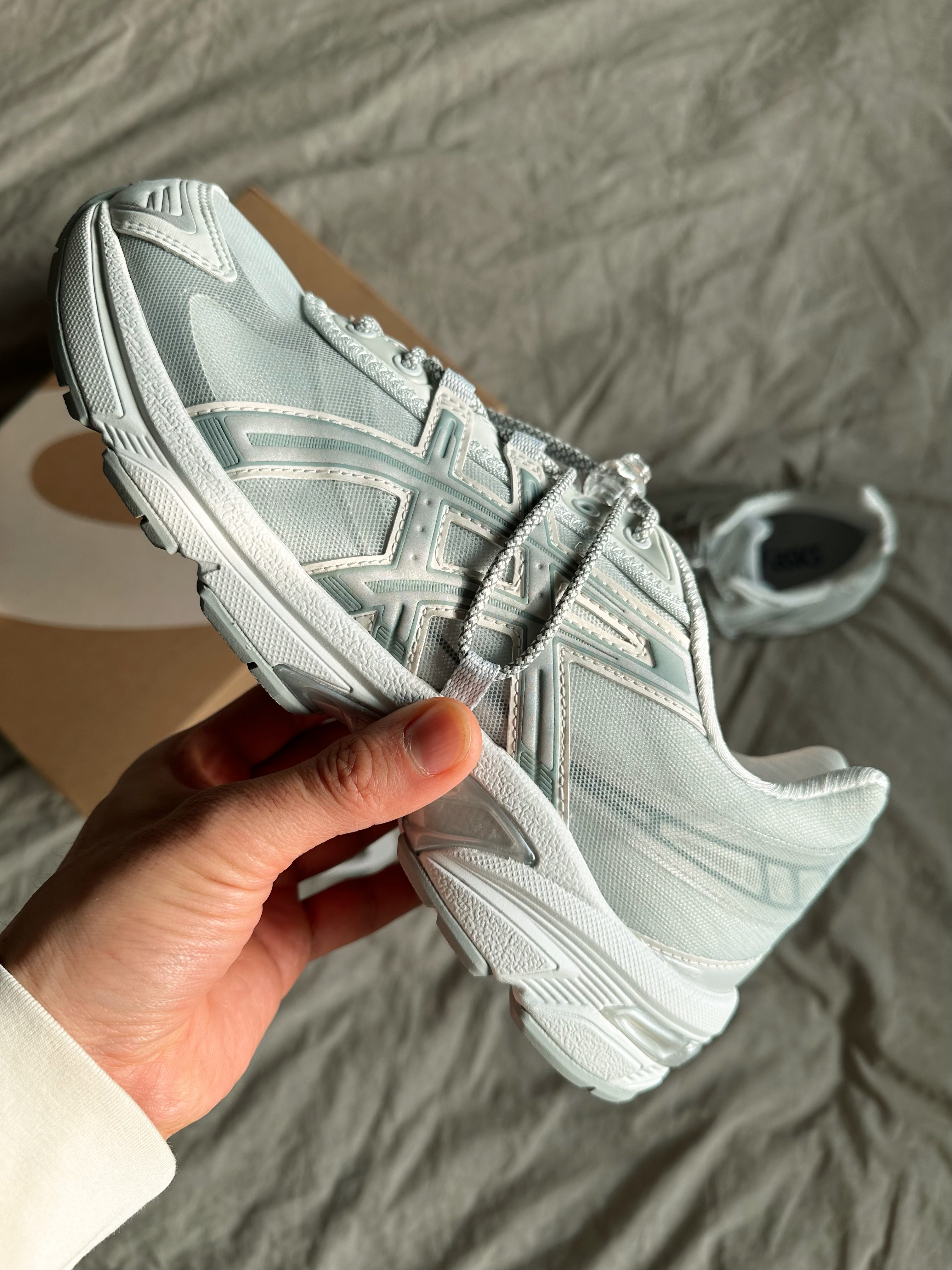 Asics x Atmos x Ojos Gel-1130 RE Glacier Grey Pure Silver 착용 스타일 - 3