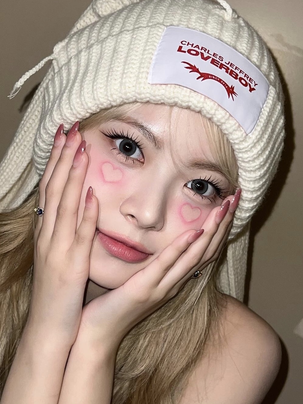 Charles Jeffrey Loverboy Chunky Rabbit Beanie Ecru 착용 스타일 - 1