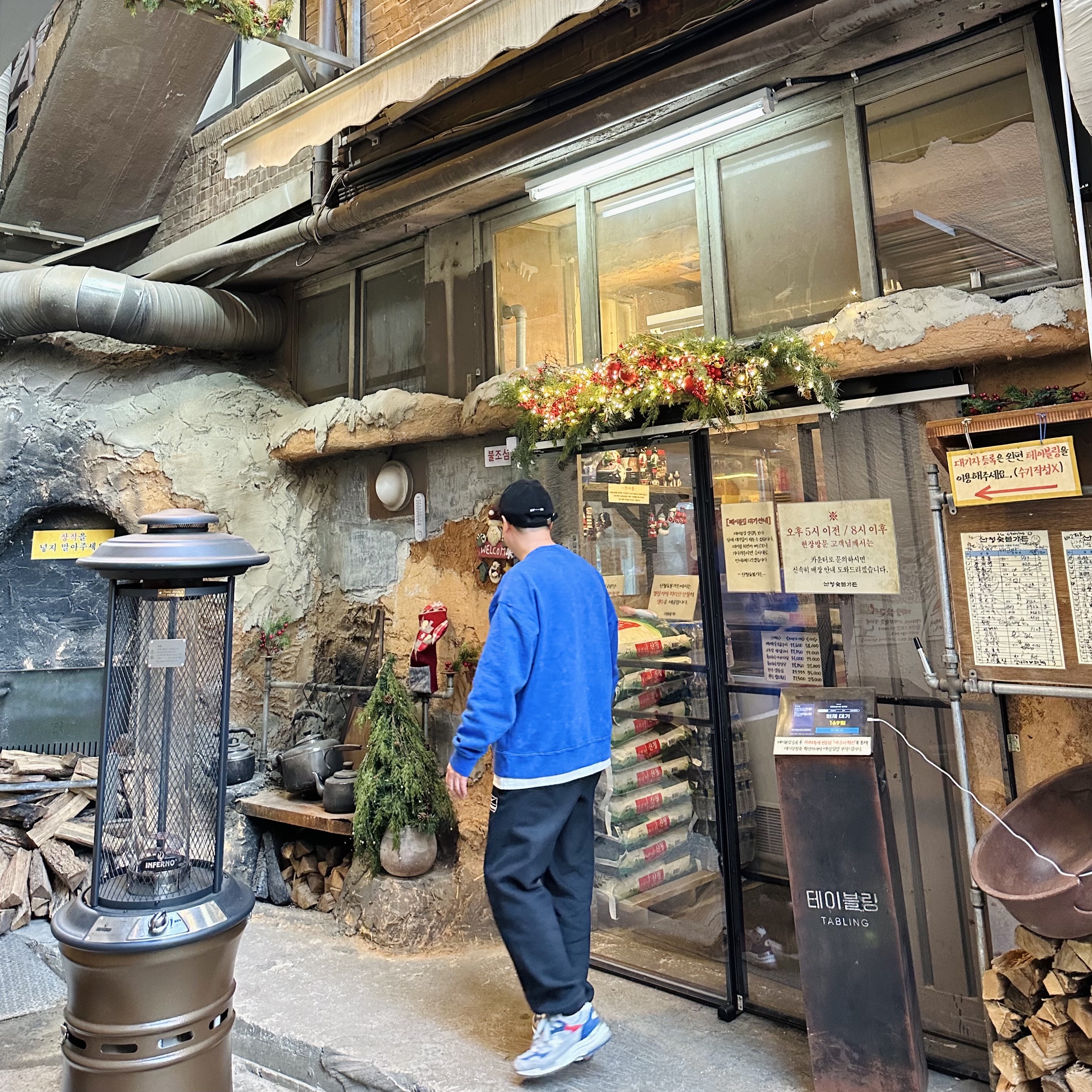 Emis Corduroy Wappen Ball Cap Black, Nike x Stussy NRG Acid Washed Crewneck Game Royal (DR4024-480) 착용 스타일 - 3