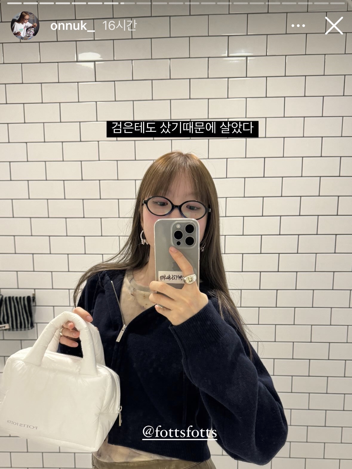 (W) Miu Miu Regard sunglasses Blue Lenses Honey Tortoiseshell Acetate Alternative fit, (W) Miu Miu Regard Sunglasses Blue Lenses Honey Tortoiseshell Acetate Standard fit 착용 스타일 - 2