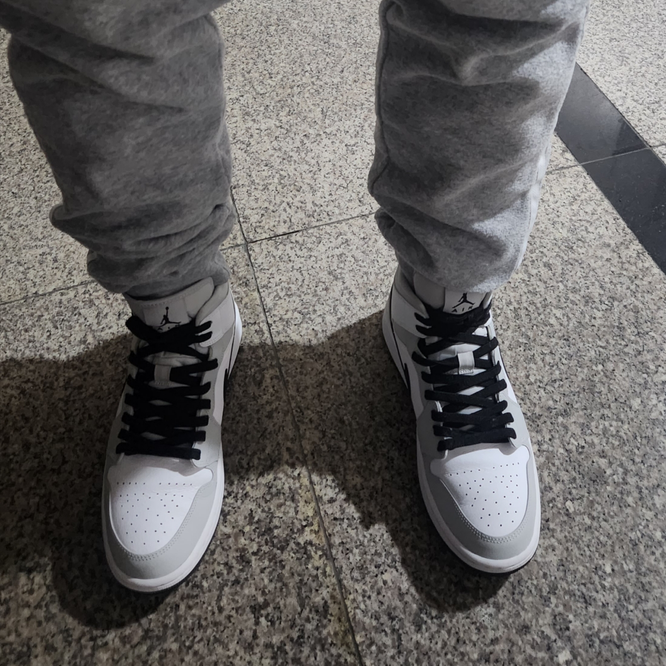 (W) Jordan 1 Mid Grey Fog 착용 스타일