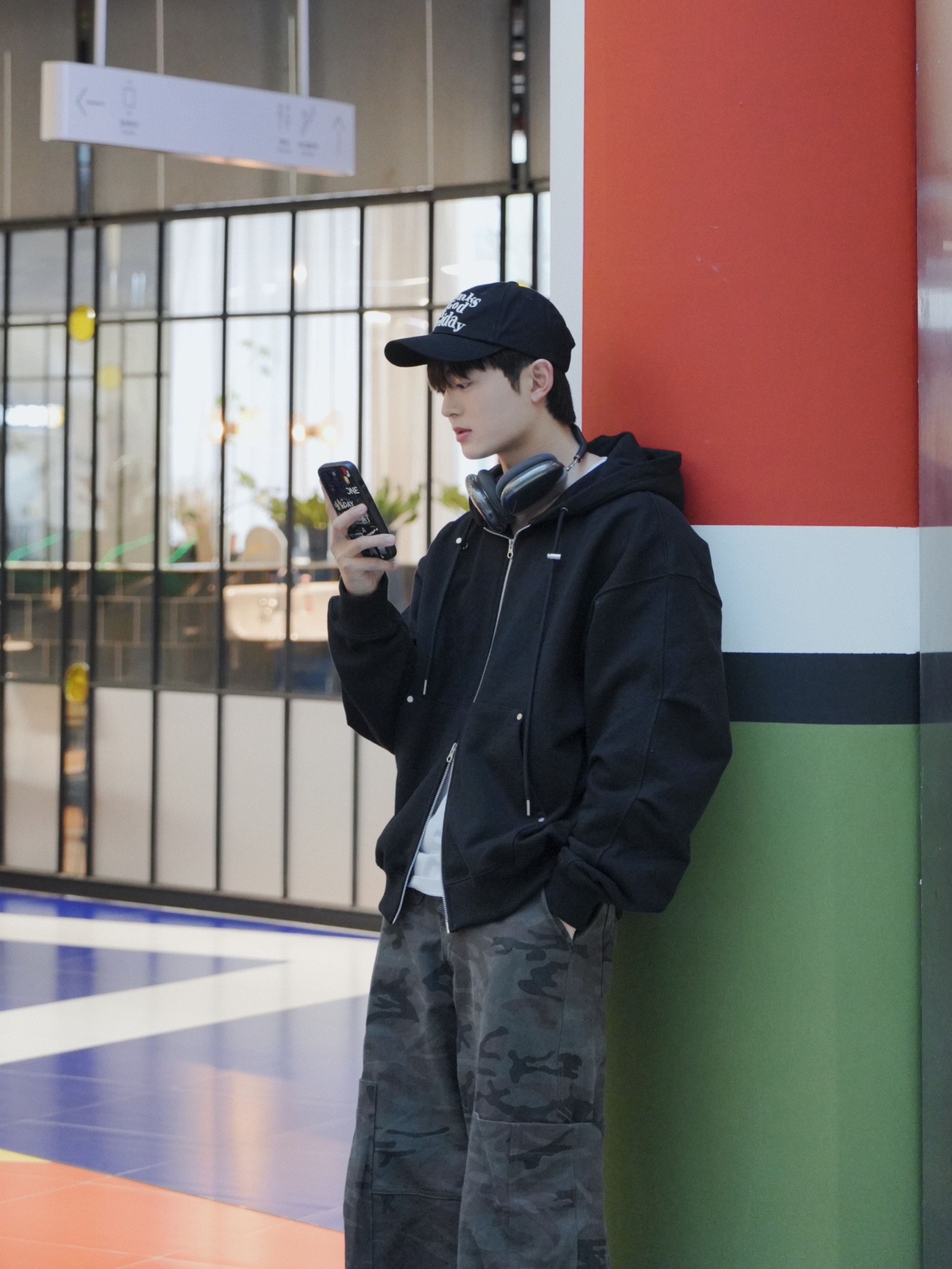 Kinchi Mistake Project Toboo Brown, Apple AirPods Max Lightning Space Gray (Korean Ver.) 착용 스타일 - 2