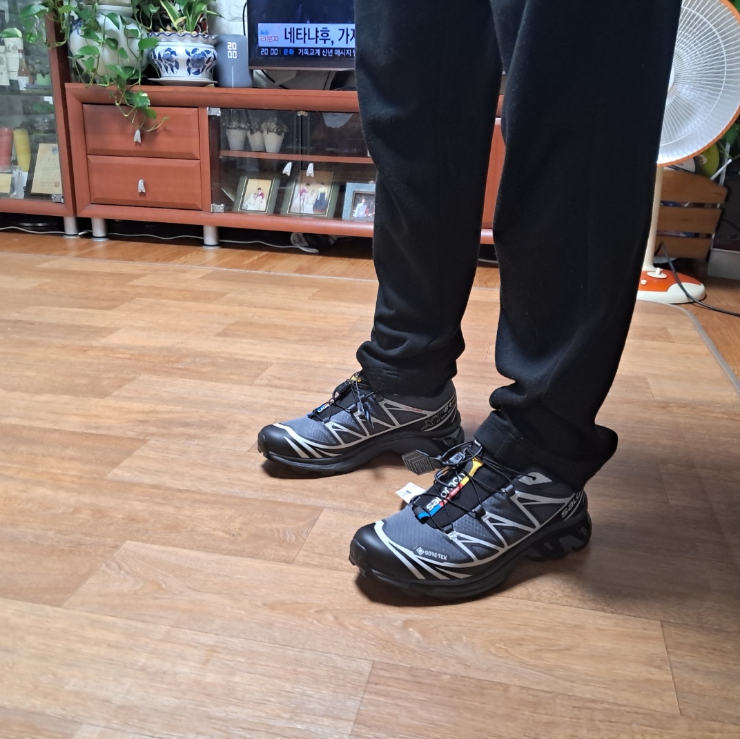 Salomon XT-6 Gore-Tex Black Ebony 착용 스타일