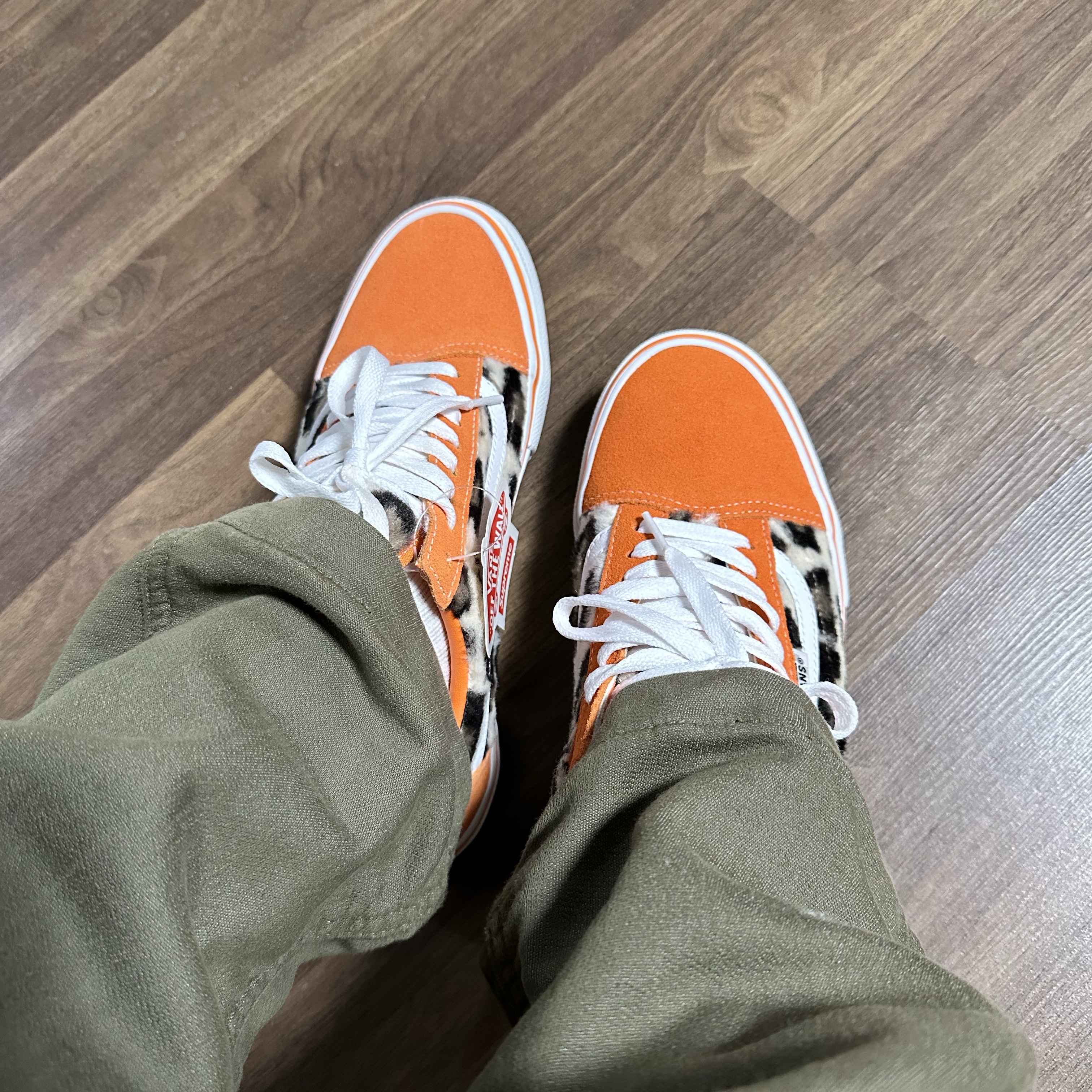 Vans x Supreme Leopard Old Skool Orange 착용 스타일 - 2