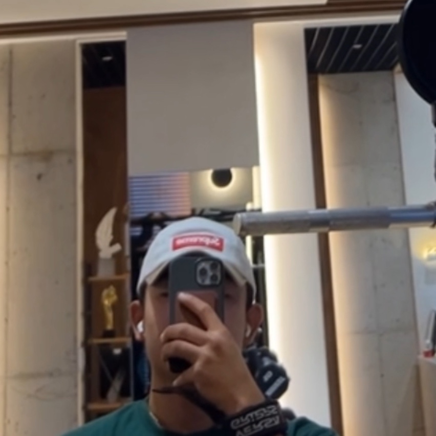 Supreme 2-Tone Camp Cap White - 23FW 착용 스타일