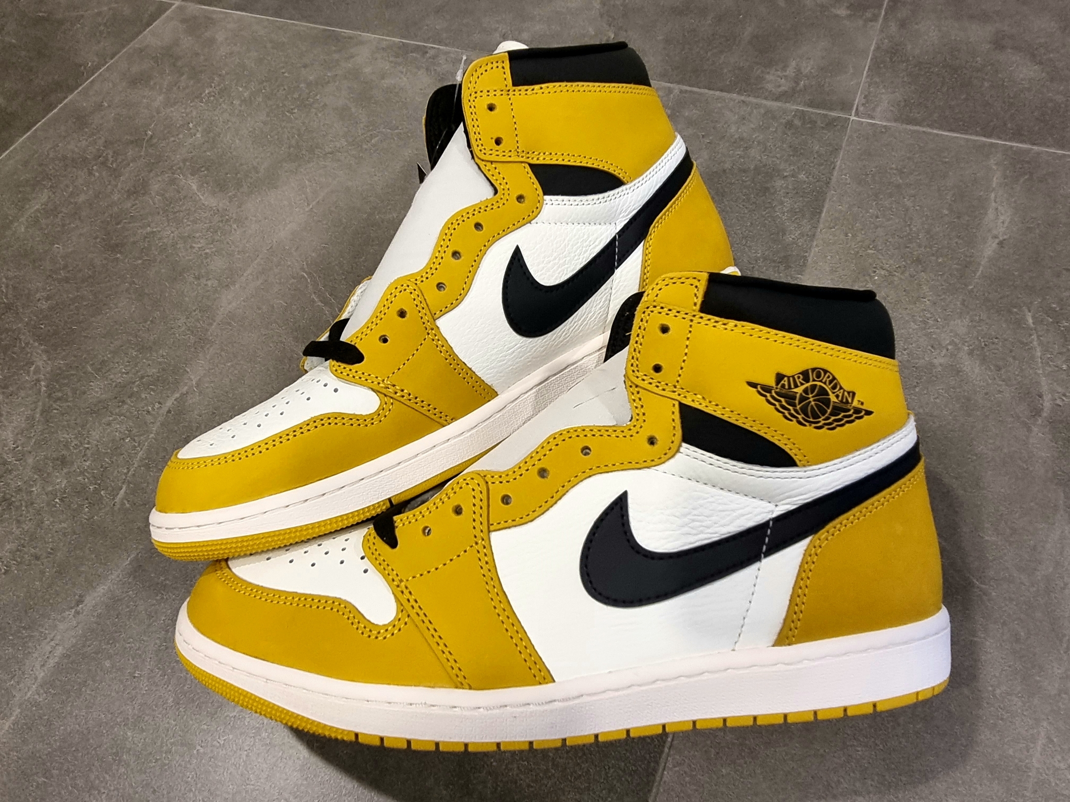 Jordan 1 Retro High OG Yellow Ochre 착용 스타일 - 2