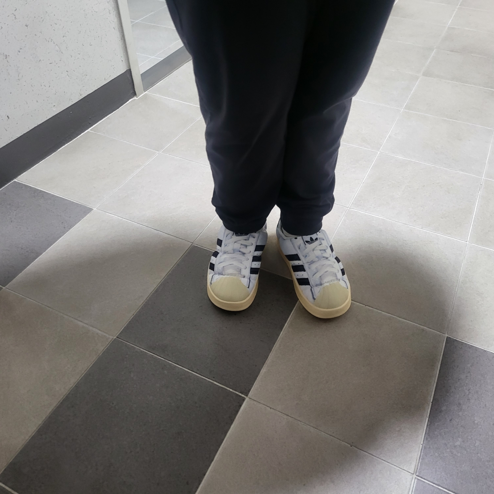 Adidas Puffylette Superstar Cloud White 착용 스타일 - 1