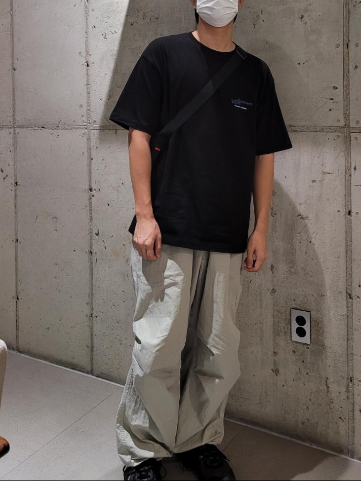 Supreme Small Messenger Bag Black - 22SS 착용 스타일