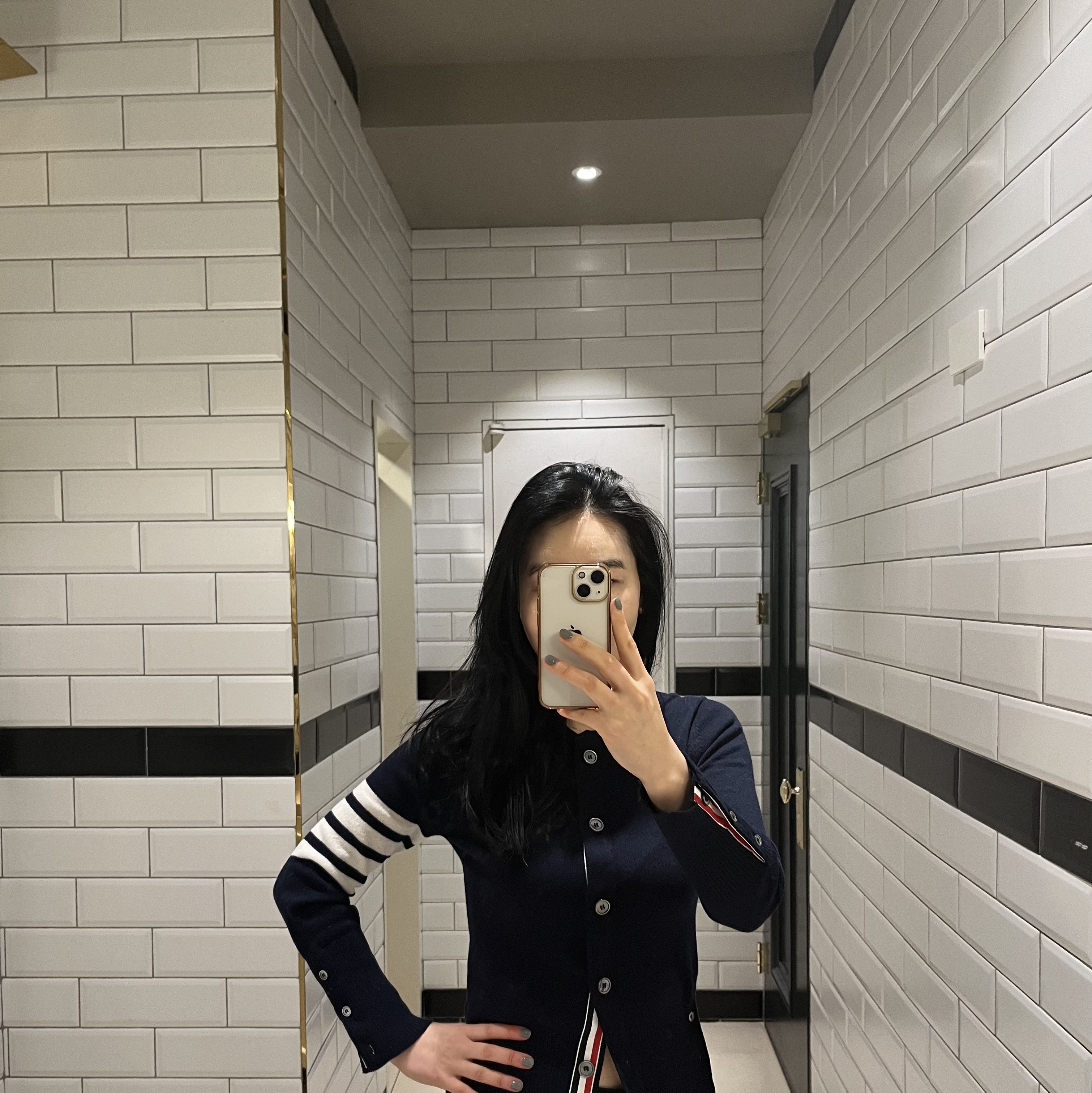 (W) Thom Browne 4-Bar Stripe Cardigan Navy 착용 스타일 - 3