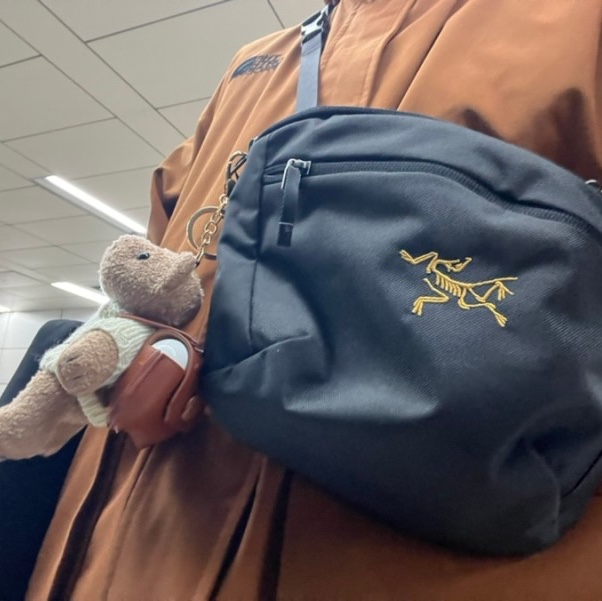 Arc'teryx Mantis 2 Waistpack 24K Black 착용 스타일