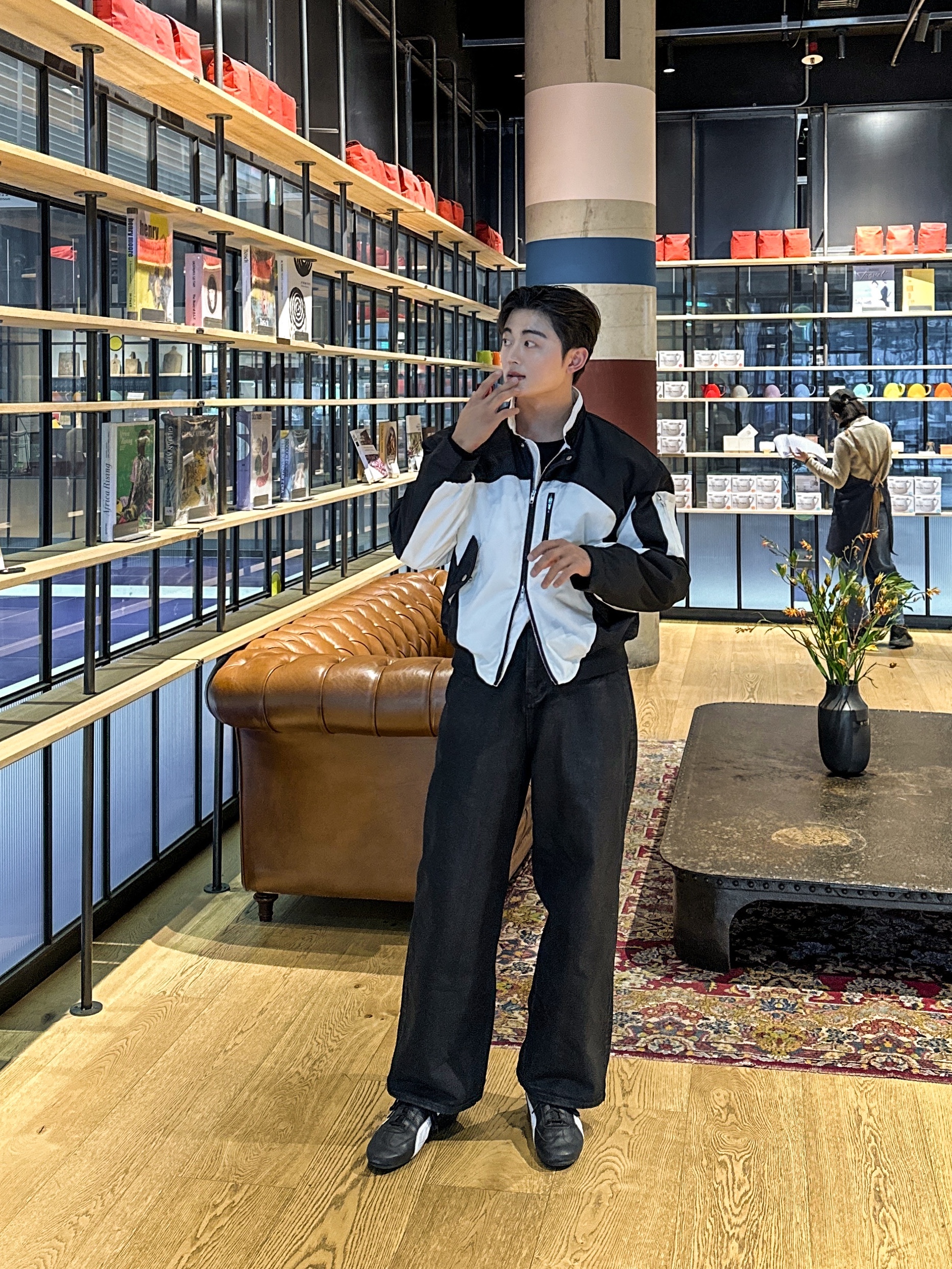 푸마 스피드캣 쉴드 Lth 블랙 화이트 착용 스타일 - 1