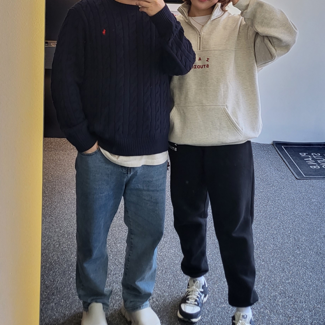 IAB Studio Sweatpants Black White - 23SS, IAB Studio Half Zip-Up Oatmeal Burgundy 착용 스타일 - 2