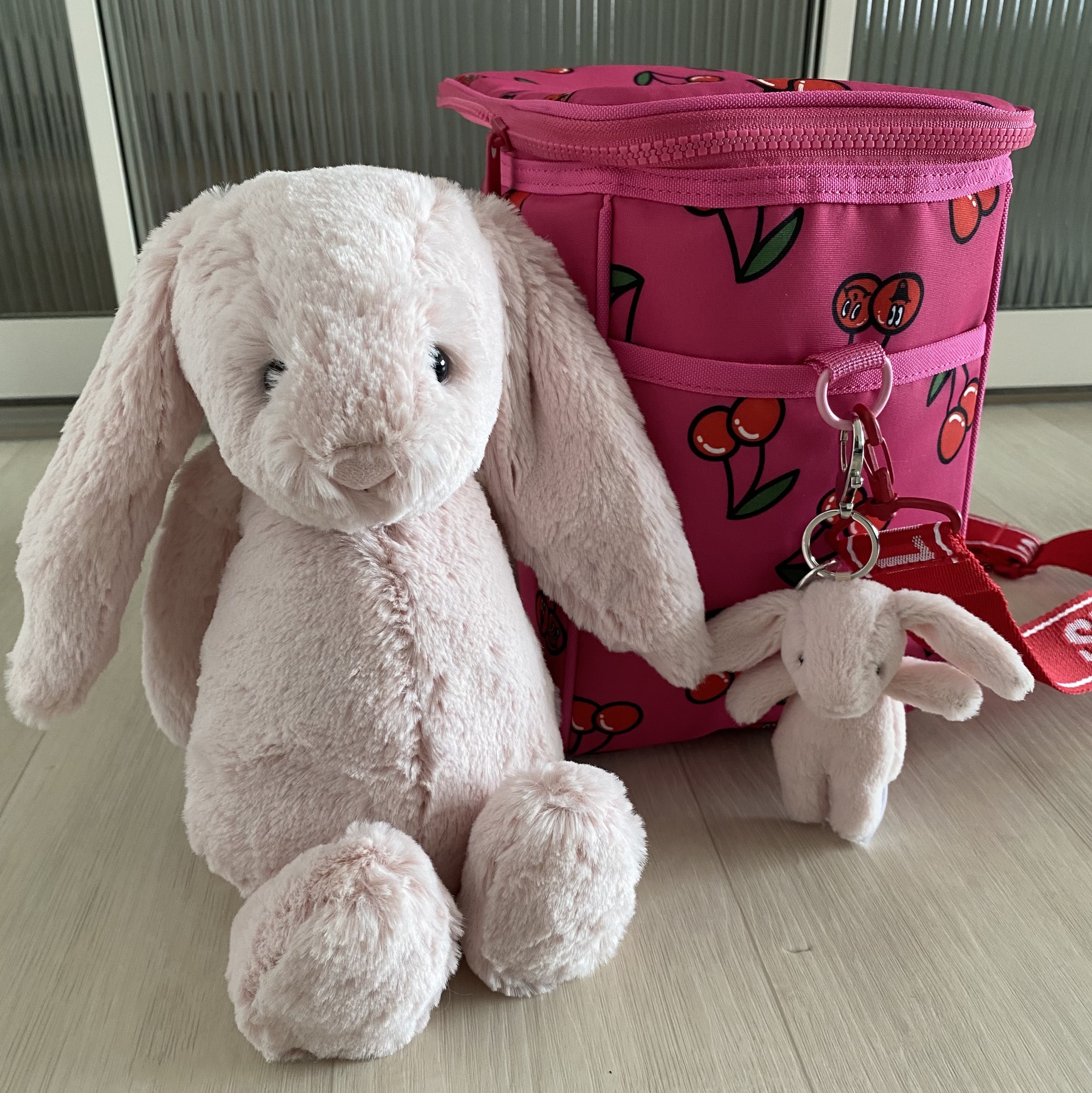 Jellycat Bashful Bunny Medium Blush, Jellycat Bashful Bunny Bag Charm Blush 착용 스타일