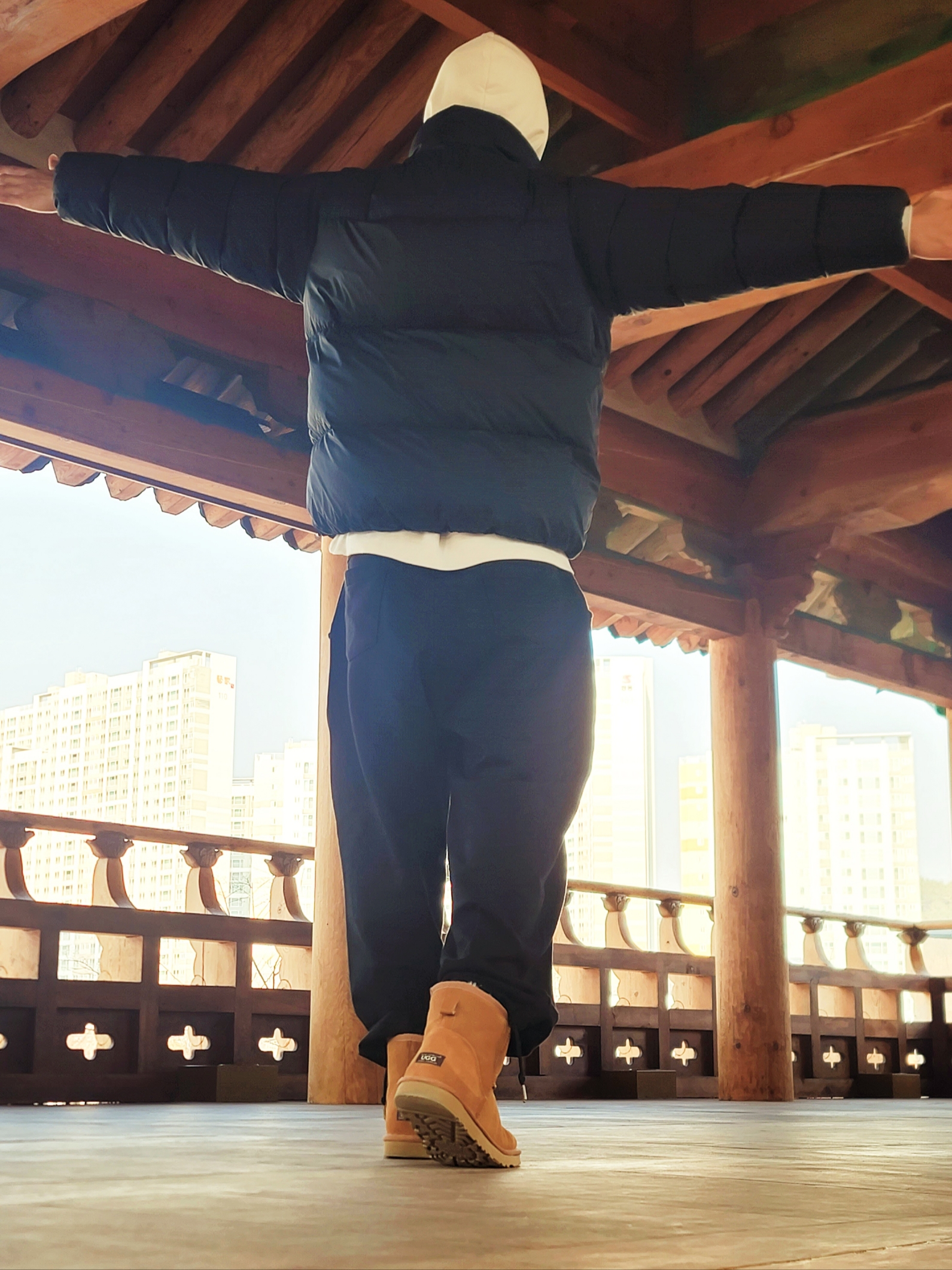 UGG Classic Mini Boots Chestnut 착용 스타일 - 2