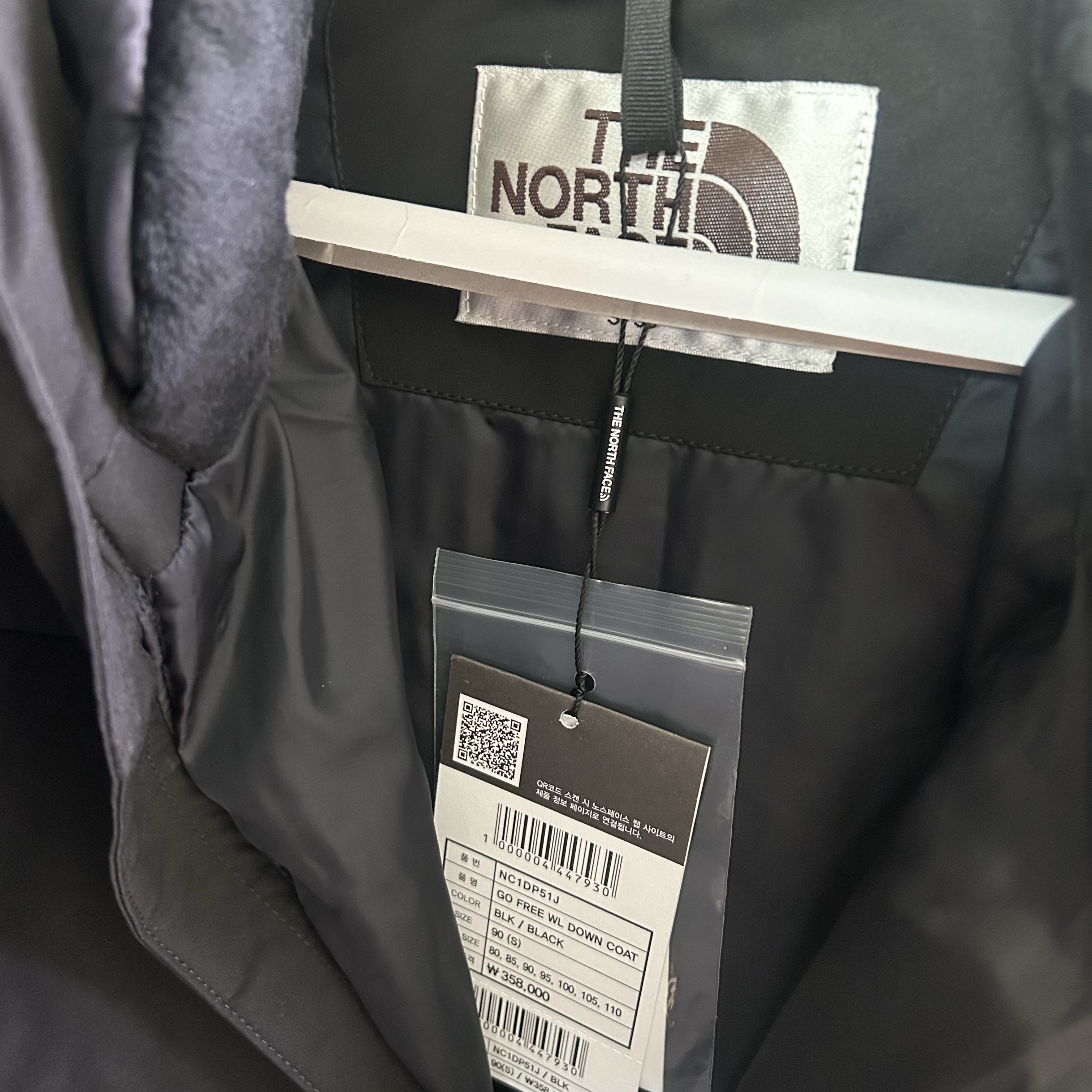 The North Face White Label Go Free Down Coat Black 착용 스타일 - 2