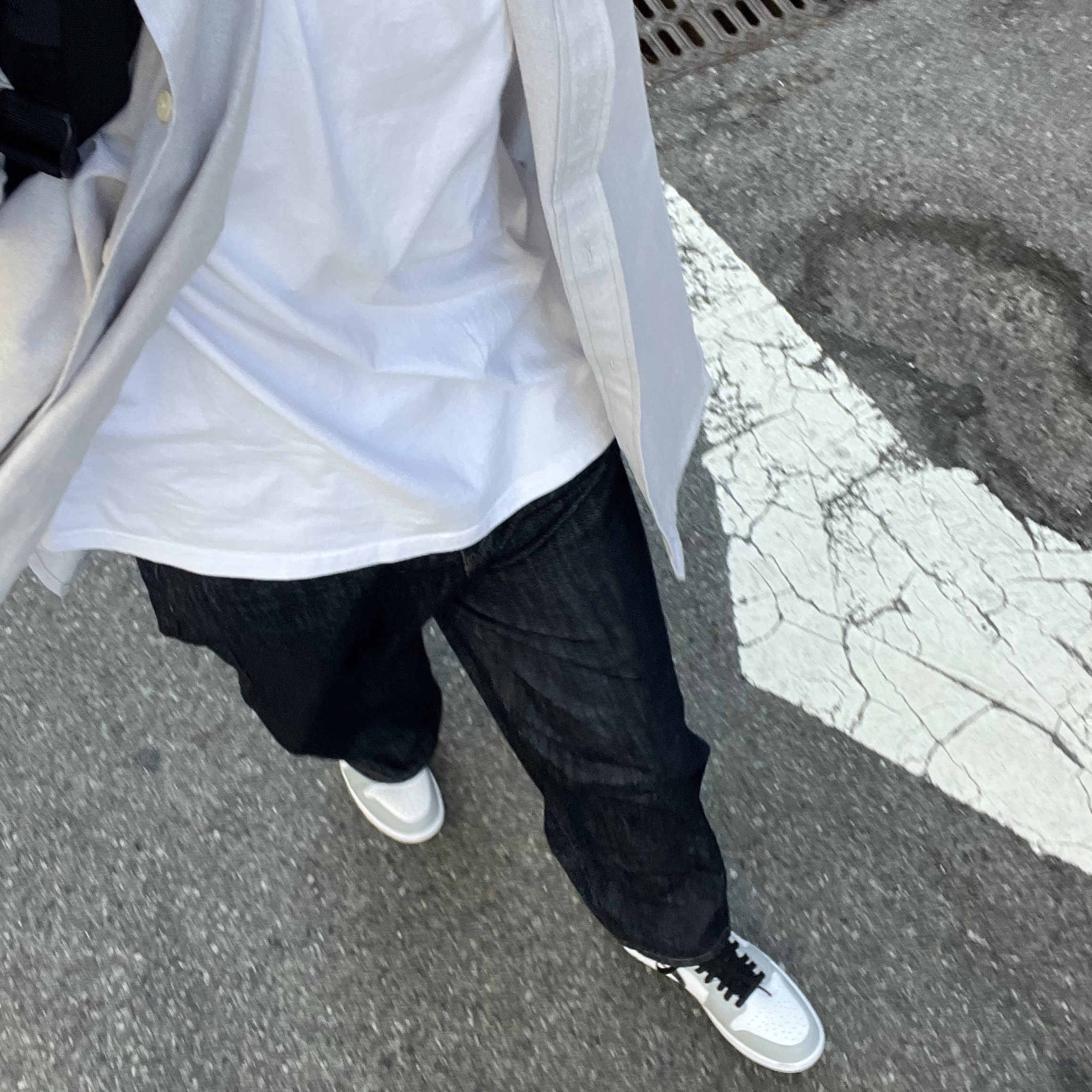 Jordan 1 Mid Light Smoke Grey Anthracite 착용 스타일 - 2
