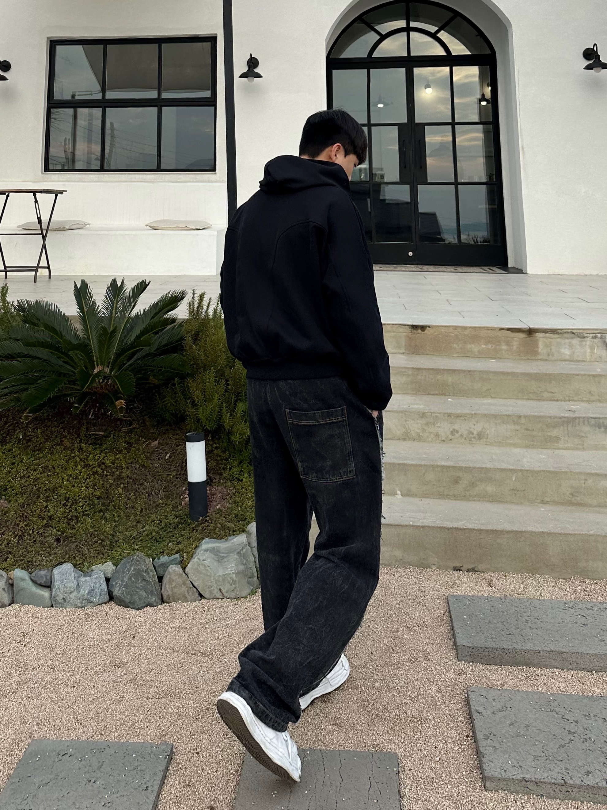 Maison Mihara Yasuhiro Blakey OG Sole Leather Low-top Sneakers White 착용 스타일