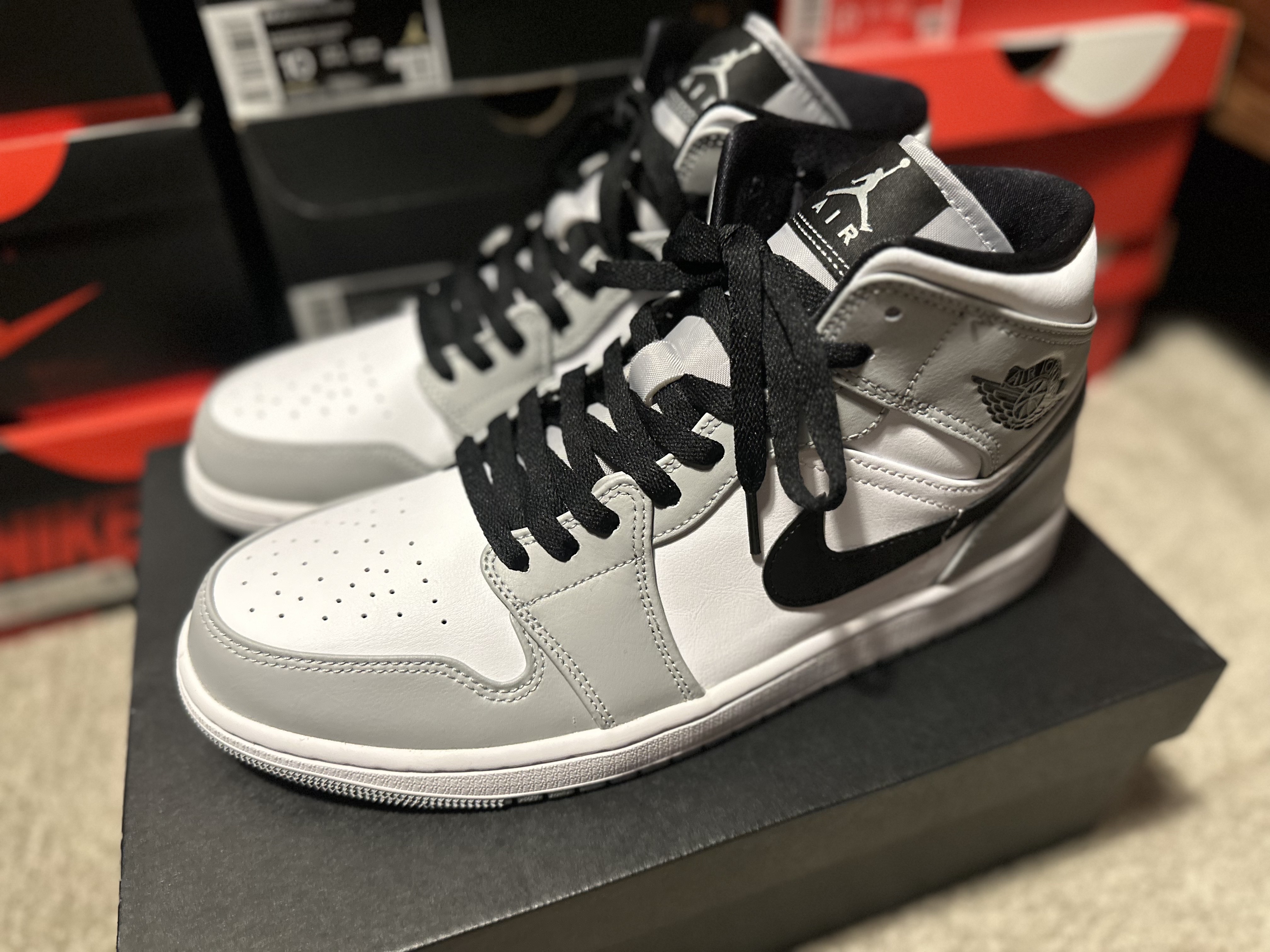 Jordan 1 Mid Light Smoke Grey 착용 스타일 - 4
