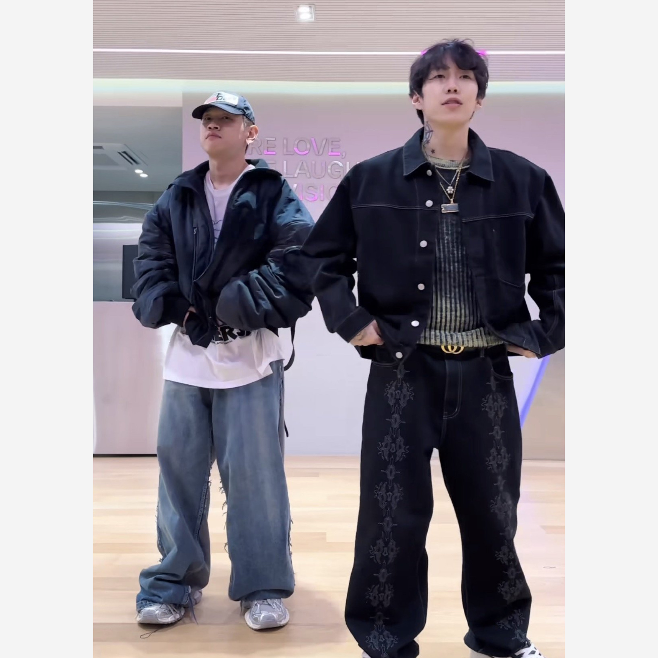 Balenciaga 3XL Sneakers Worn Out Grey White Blue 착용 스타일 - 2