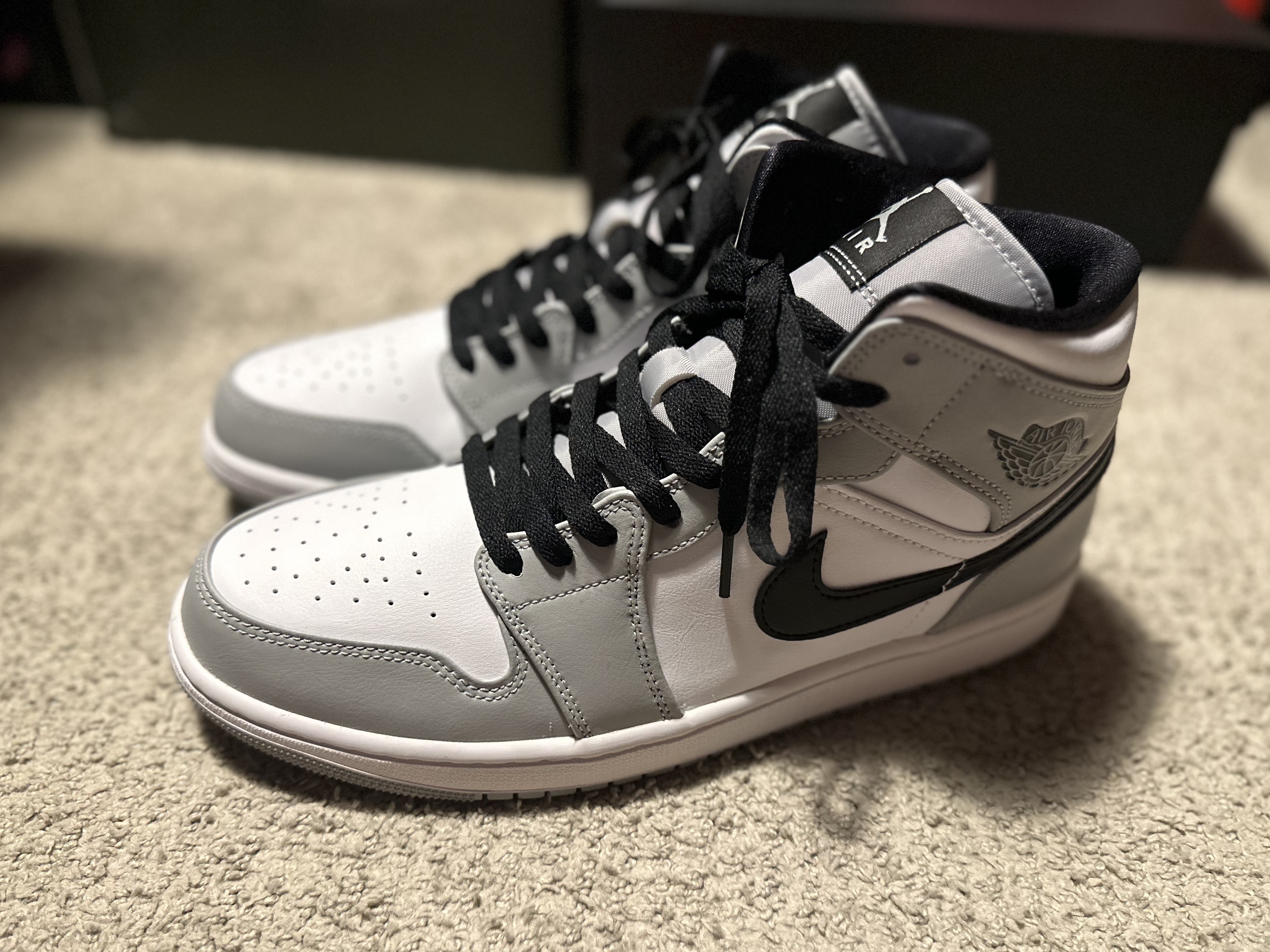 Jordan 1 Mid Light Smoke Grey 착용 스타일 - 1