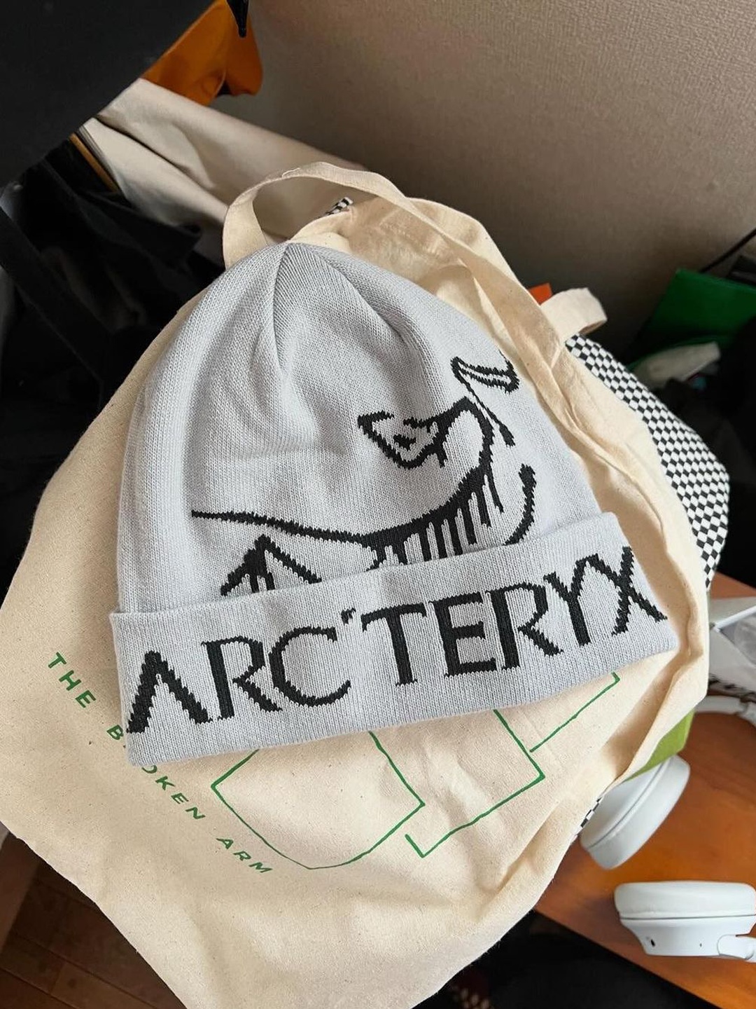 Arc'teryx Grotto Toque Arctic Silk Warm Stone, Arc'teryx Lightweight Grotto Toque Orca 착용 스타일 - 5