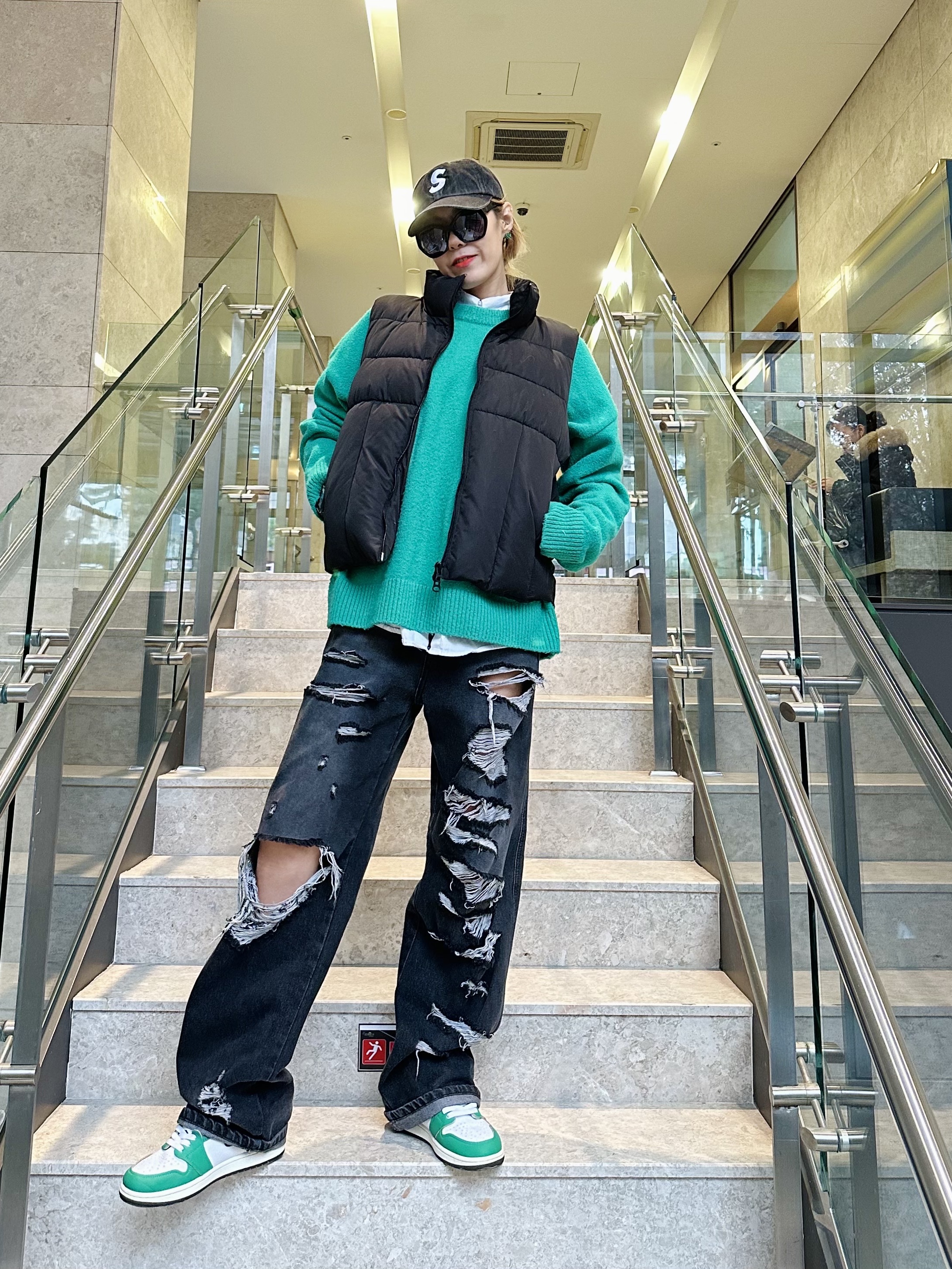 (W) Jordan 1 Retro High OG Lucky Green, Supreme Kevlar Denim S Logo 6-Panel Black - 22SS 착용 스타일 - 2