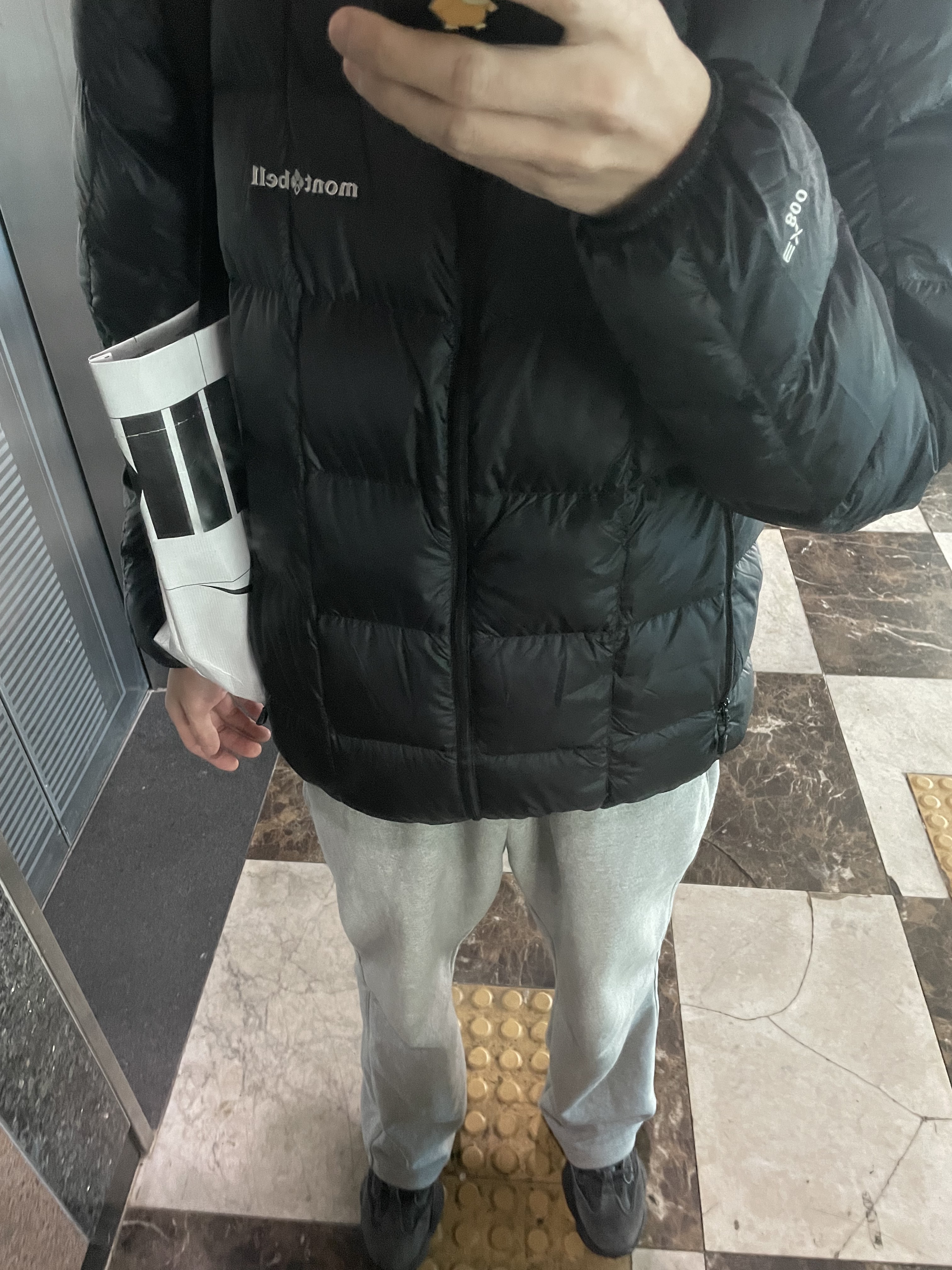 Adidas Yeezy 500 Utility Black 2018/2020, Montbell Superior Down Parka Black 착용 스타일