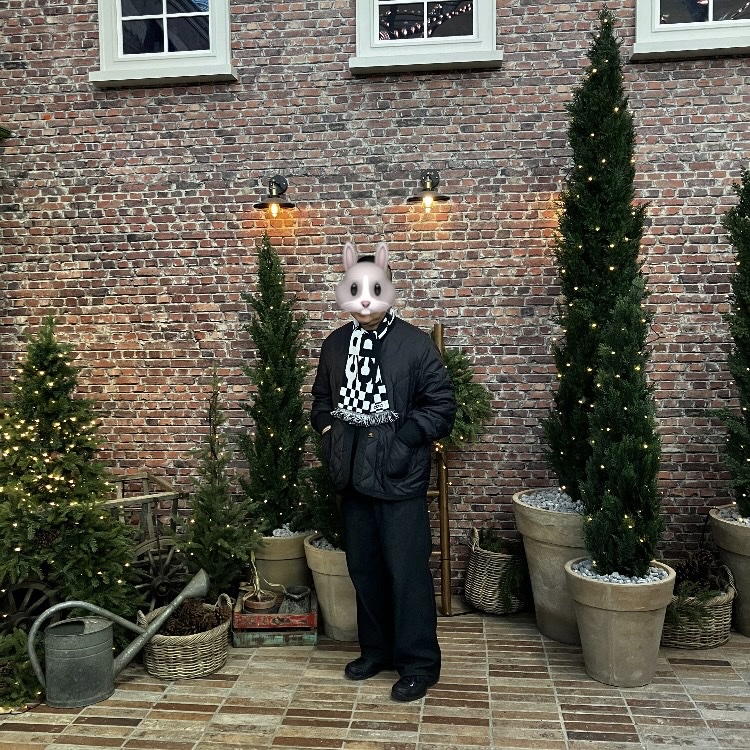 CDG Logo Check Muffler White Black, Nike x Comme des Garcons Homme Plus Air Foamposite One Black 착용 스타일 - 1